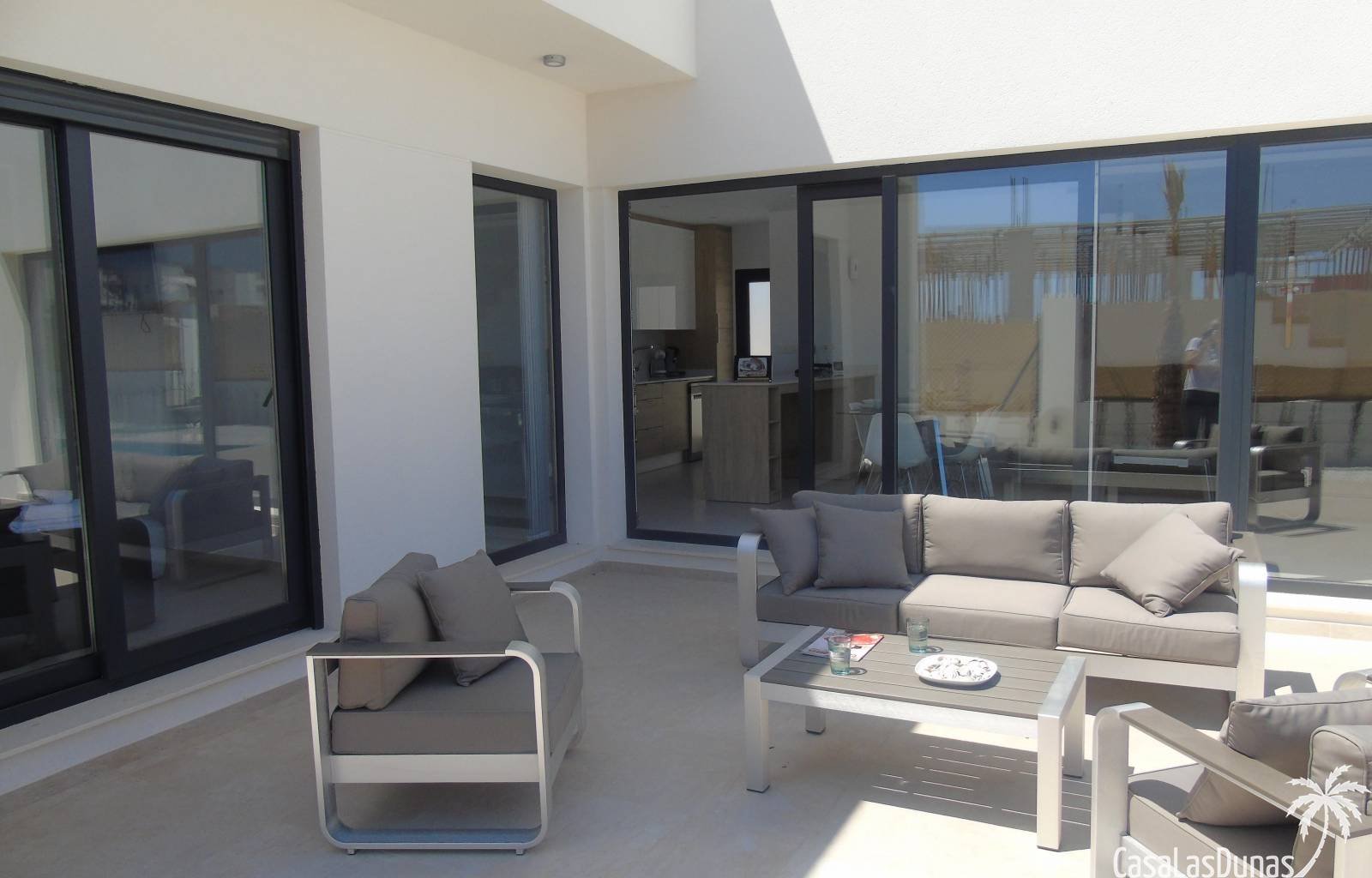  La Perla Blanca ist die ideale Ferienvilla für alle, die Luxus und Komfort an der traumhaften Costa Blanca suchen. Dieses beeindruckende Anwesen biet