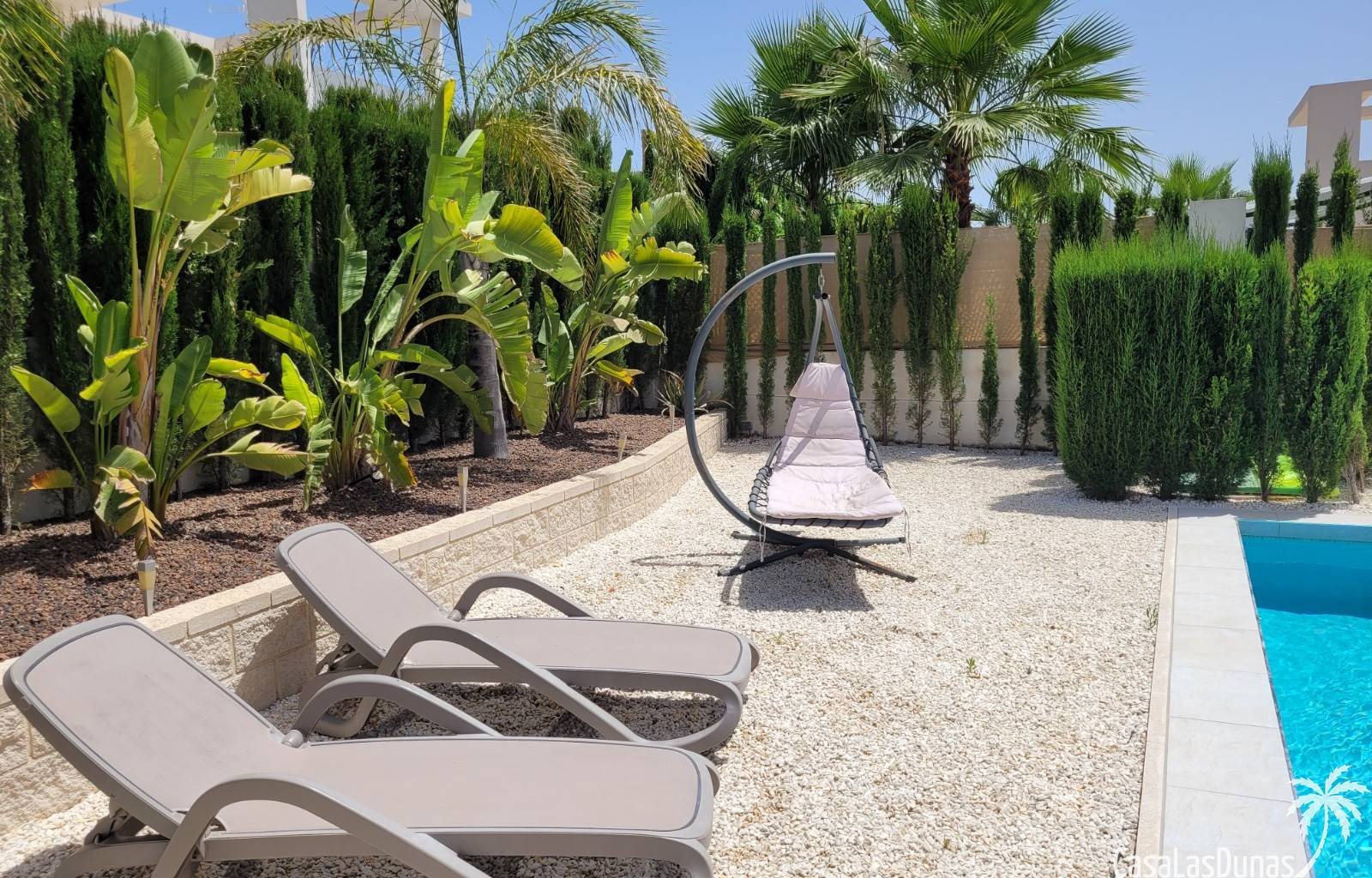  La Perla Blanca ist die ideale Ferienvilla für alle, die Luxus und Komfort an der traumhaften Costa Blanca suchen. Dieses beeindruckende Anwesen biet