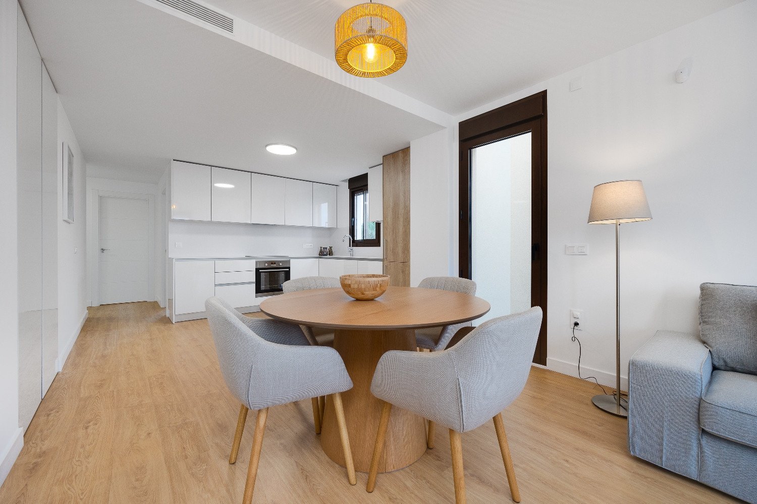  Brandneues Penthouse mit privatem Solarium in Villamartín, PAU 8 Orihuela Costa.  Entdecken Sie diese dritte Etage Penthouse mit Aufzug, in der belie