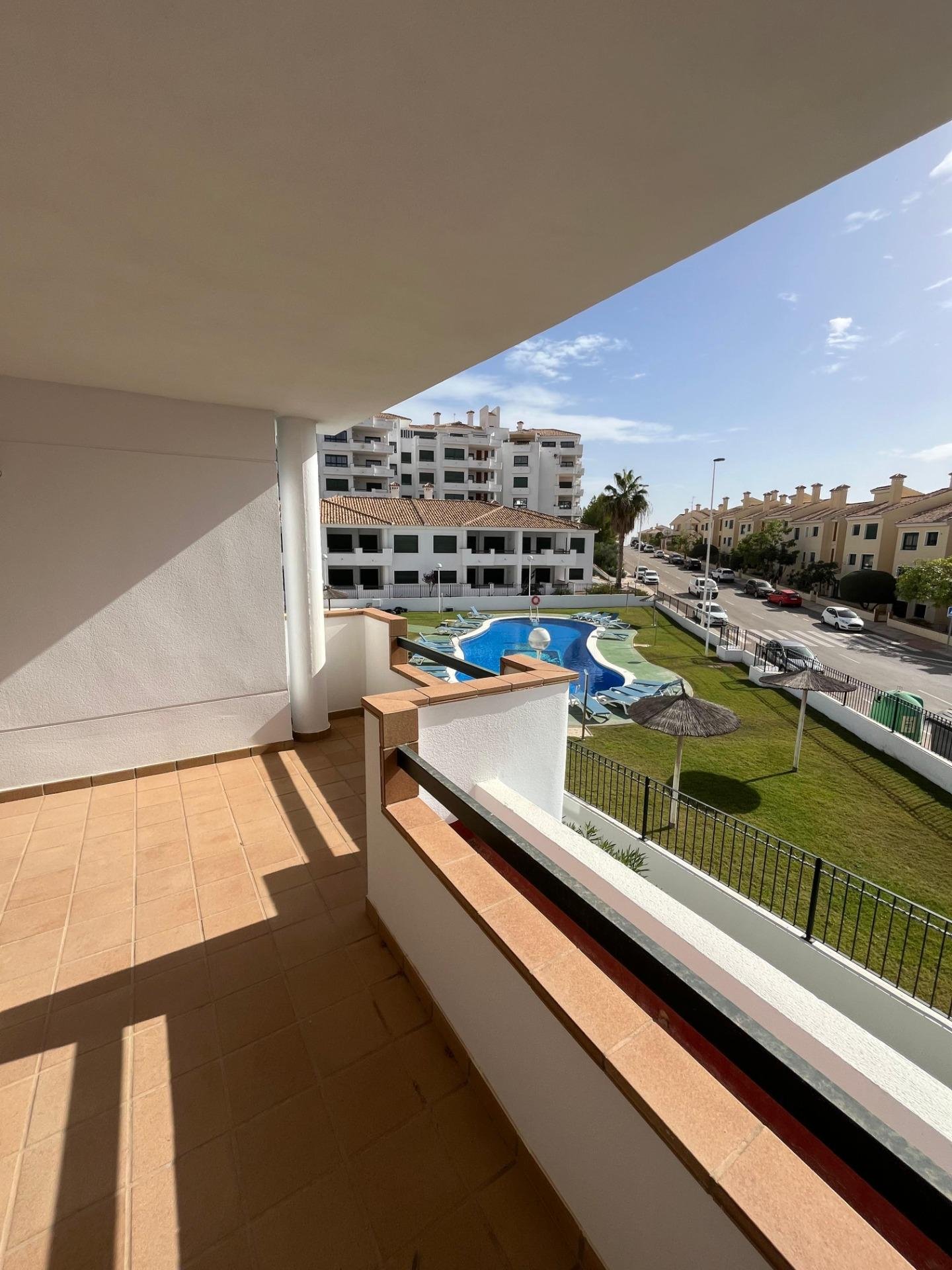  Bezugsfertige Wohnungen zu verkaufen – Lomas de Campoamor, Orihuela Costa – inklusive Haushaltsgeräte und Klimaanlage!
Entdecken Sie eine a