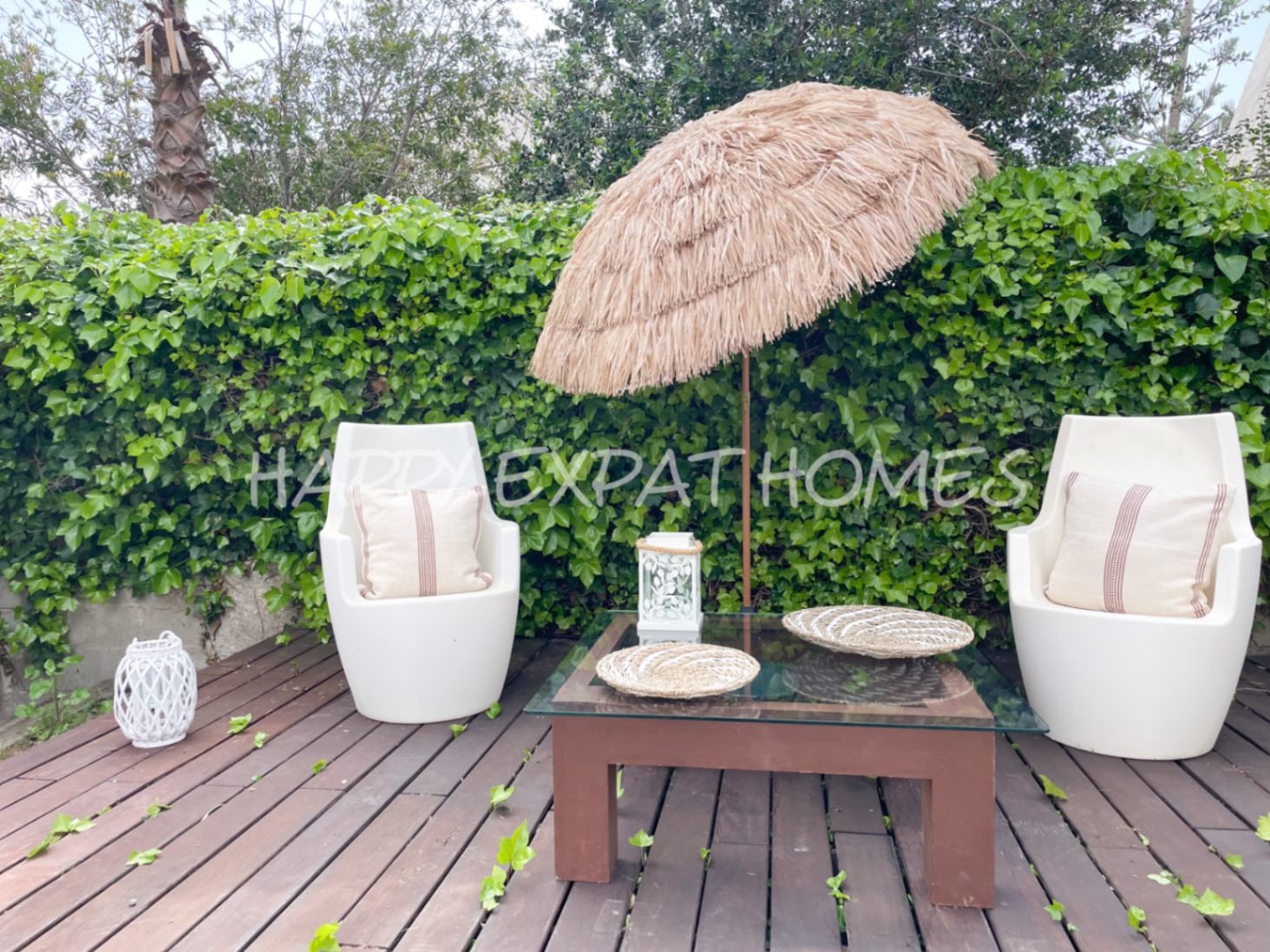 Unglaubliches Doppelhaus mit TOURISTISCHER LIZENZ und privatem Wald. Mit ein wenig Liebe und einigen Renovierungen hat diese Immobilie das Potenzial, 