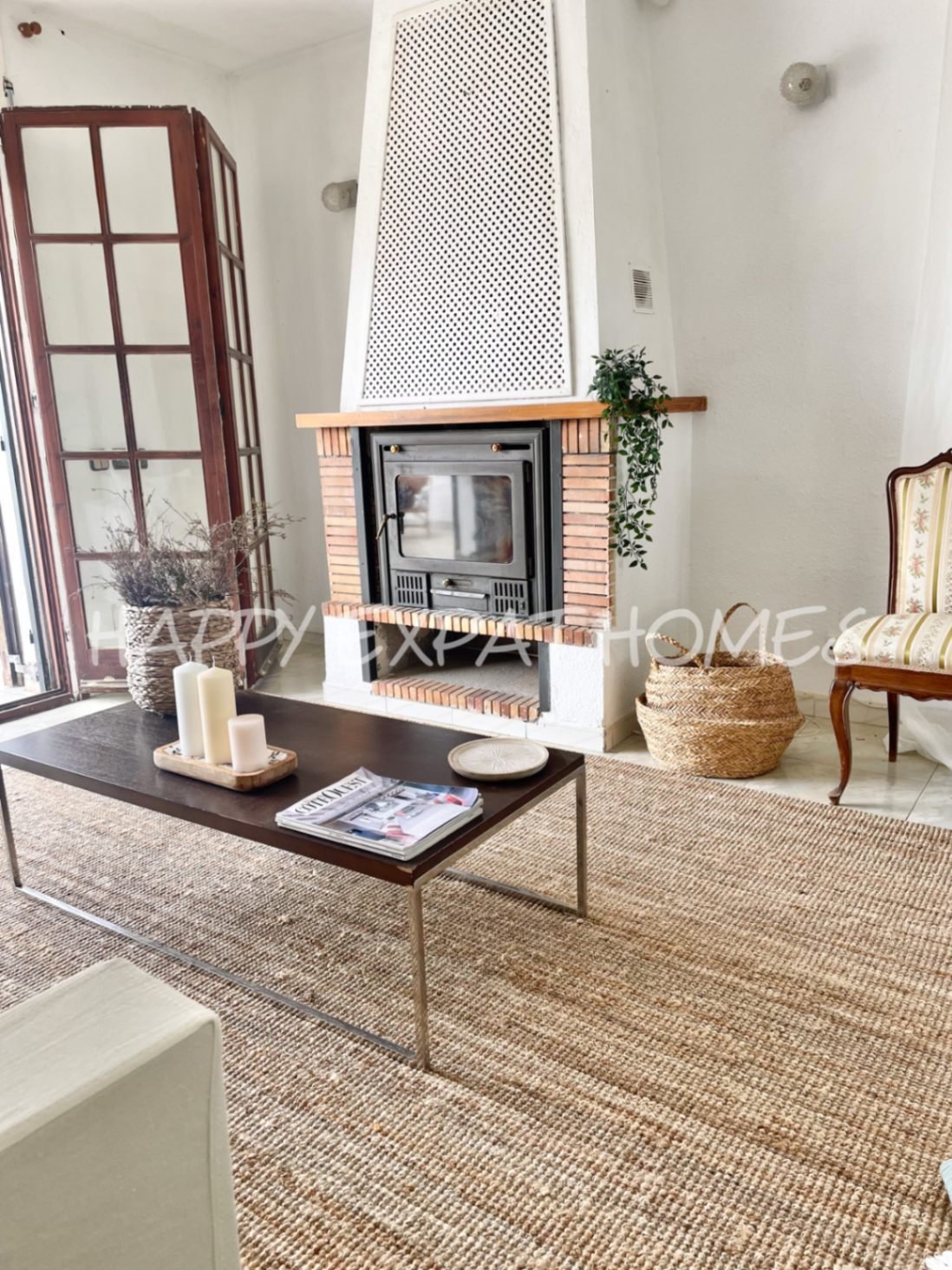 Unglaubliches Doppelhaus mit TOURISTISCHER LIZENZ und privatem Wald. Mit ein wenig Liebe und einigen Renovierungen hat diese Immobilie das Potenzial, 