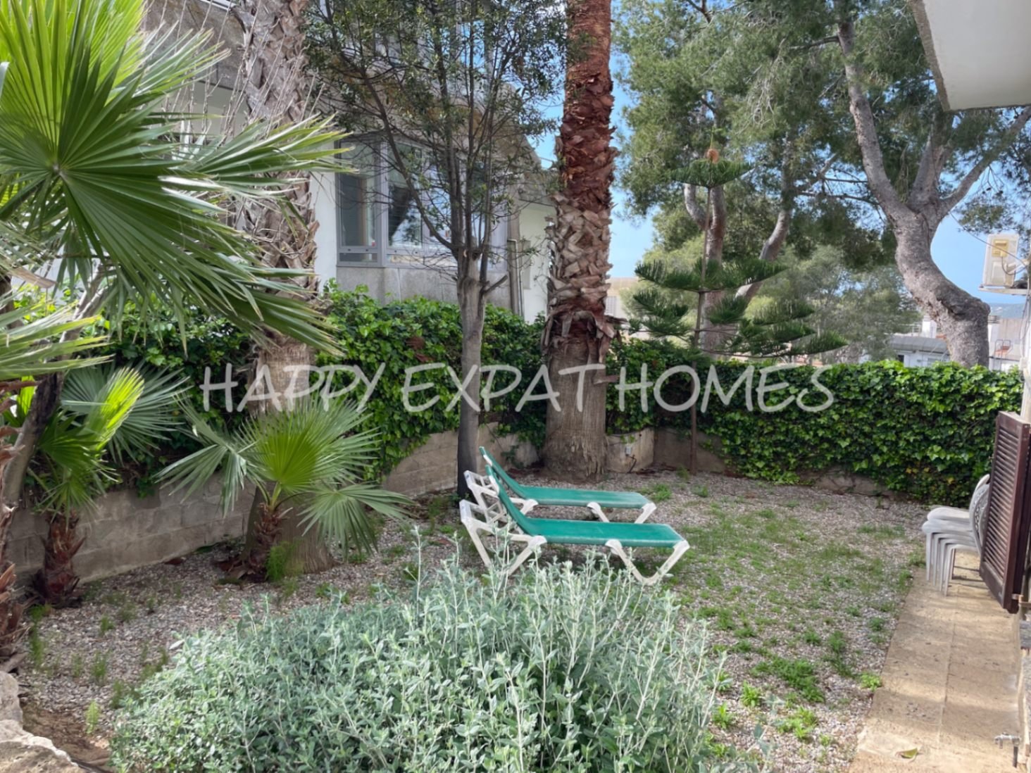 Unglaubliches Doppelhaus mit TOURISTISCHER LIZENZ und privatem Wald. Mit ein wenig Liebe und einigen Renovierungen hat diese Immobilie das Potenzial, 