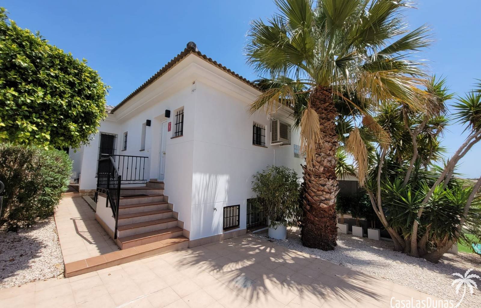  Die Villa El Sueño am Rande von La Marina (San Fulgencio) bietet dank ihrer erhöhten Lage einen luxuriösen Rückzugsort mit atemberaubendem Panoramabl