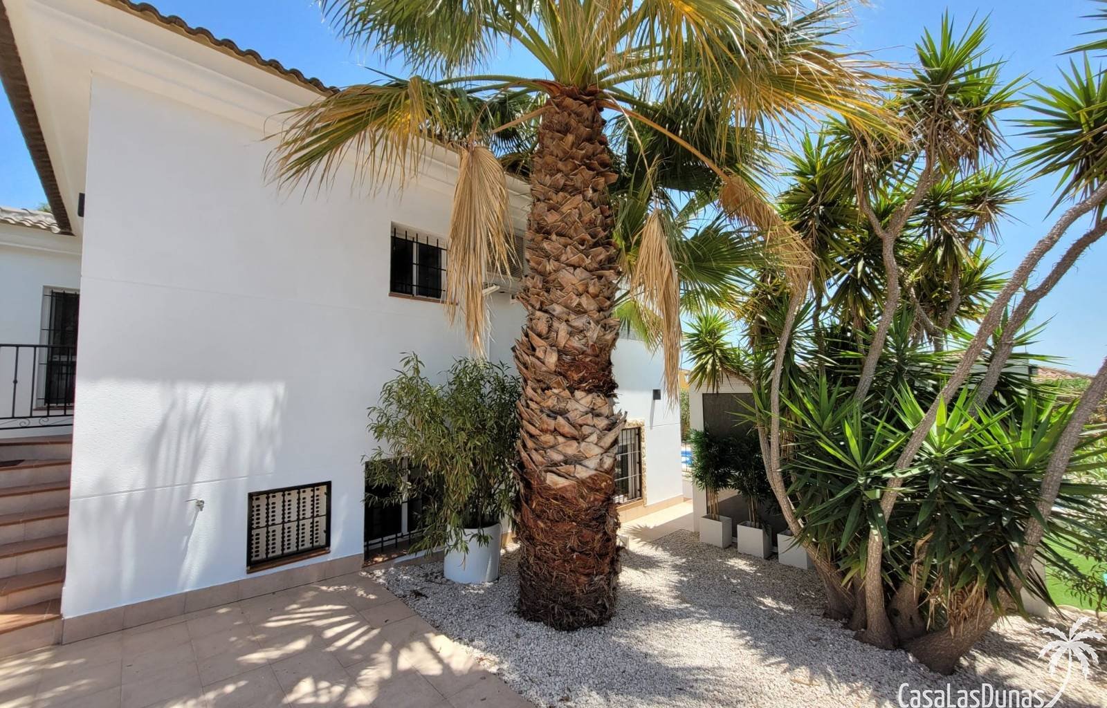  Die Villa El Sueño am Rande von La Marina (San Fulgencio) bietet dank ihrer erhöhten Lage einen luxuriösen Rückzugsort mit atemberaubendem Panoramabl