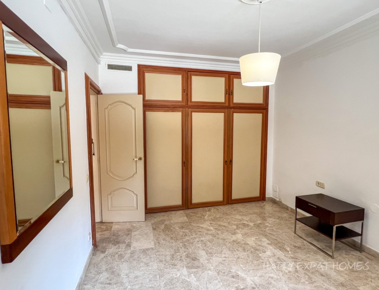 Beeindruckende 510m² Luxusvilla in der Nähe internationaler SchulenErleben Sie unvergleichlichen Raum, Komfort und Privatsphäre in dieser prächtigen 
