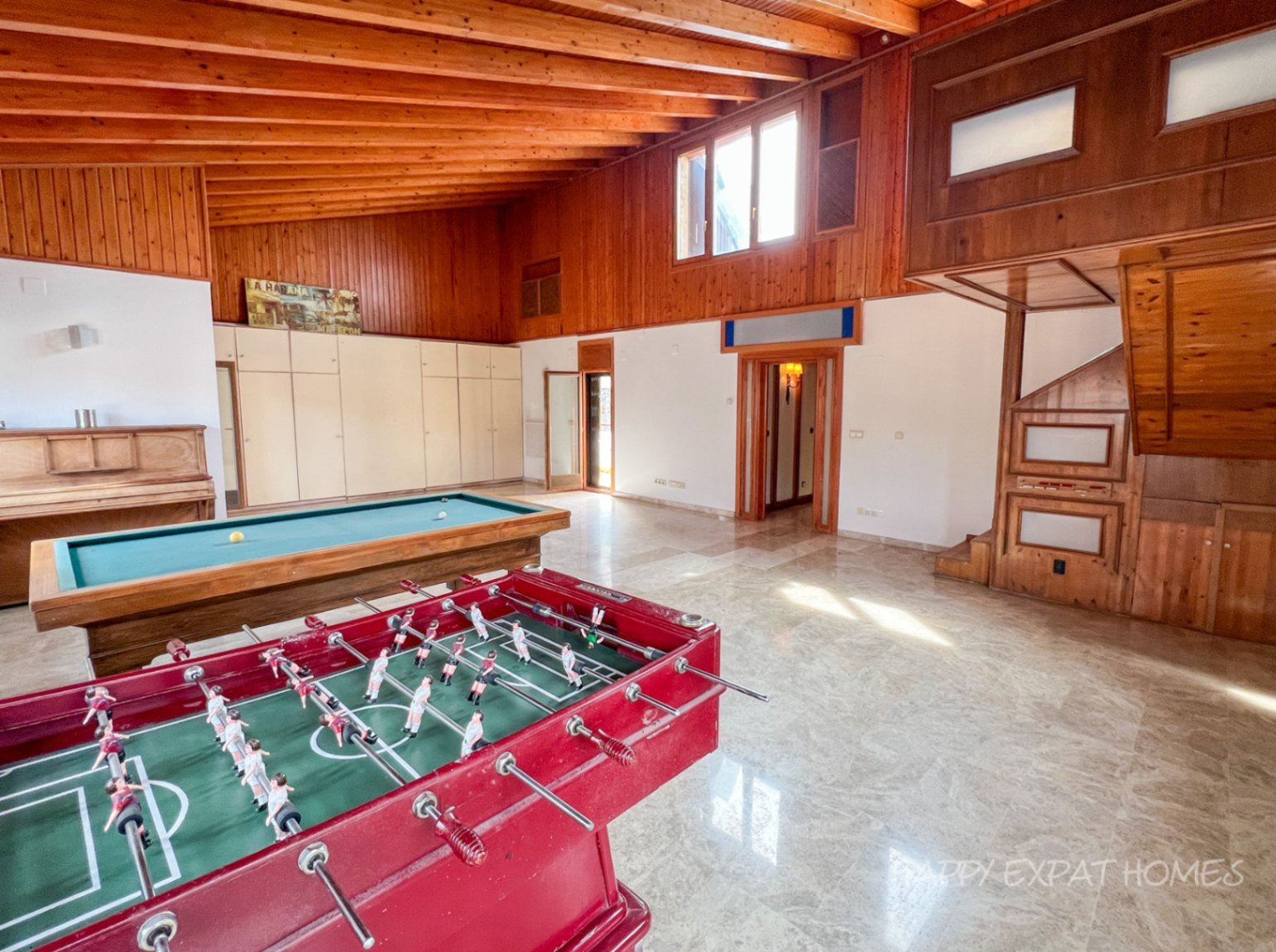 Beeindruckende 510m² Luxusvilla in der Nähe internationaler SchulenErleben Sie unvergleichlichen Raum, Komfort und Privatsphäre in dieser prächtigen 