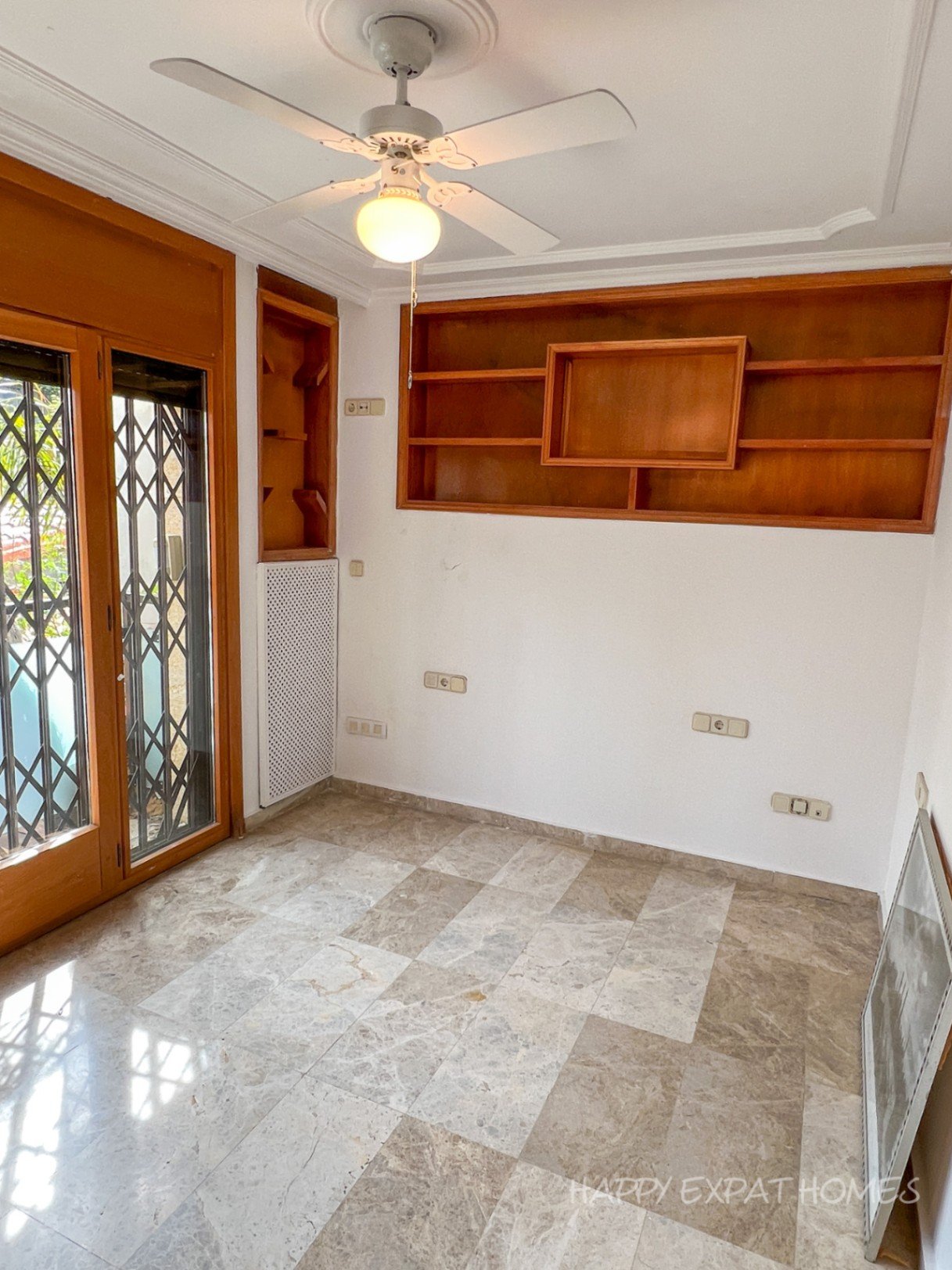 Beeindruckende 510m² Luxusvilla in der Nähe internationaler SchulenErleben Sie unvergleichlichen Raum, Komfort und Privatsphäre in dieser prächtigen 