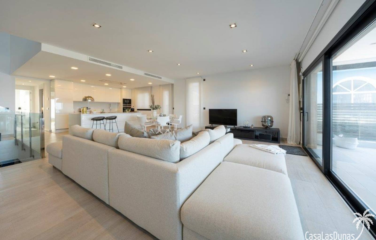  VILLA SUNRISE bietet ein unvergleichliches Urlaubserlebnis für diejenigen, die Luxus und Komfort in einer idyllischen Umgebung suchen. An der wunders