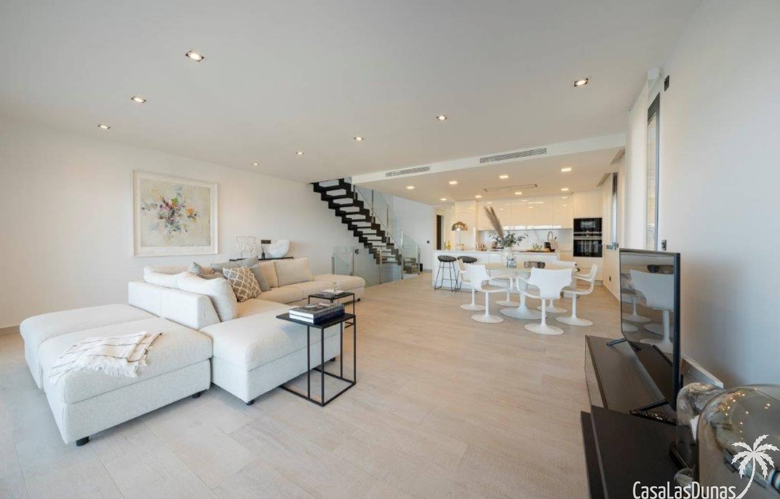  VILLA SUNRISE bietet ein unvergleichliches Urlaubserlebnis für diejenigen, die Luxus und Komfort in einer idyllischen Umgebung suchen. An der wunders