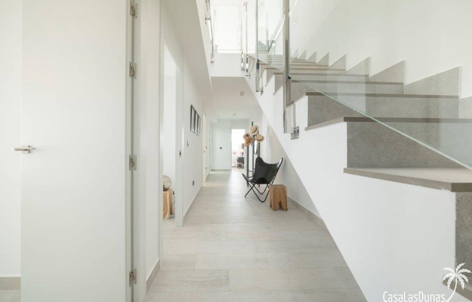  VILLA SUNRISE bietet ein unvergleichliches Urlaubserlebnis für diejenigen, die Luxus und Komfort in einer idyllischen Umgebung suchen. An der wunders