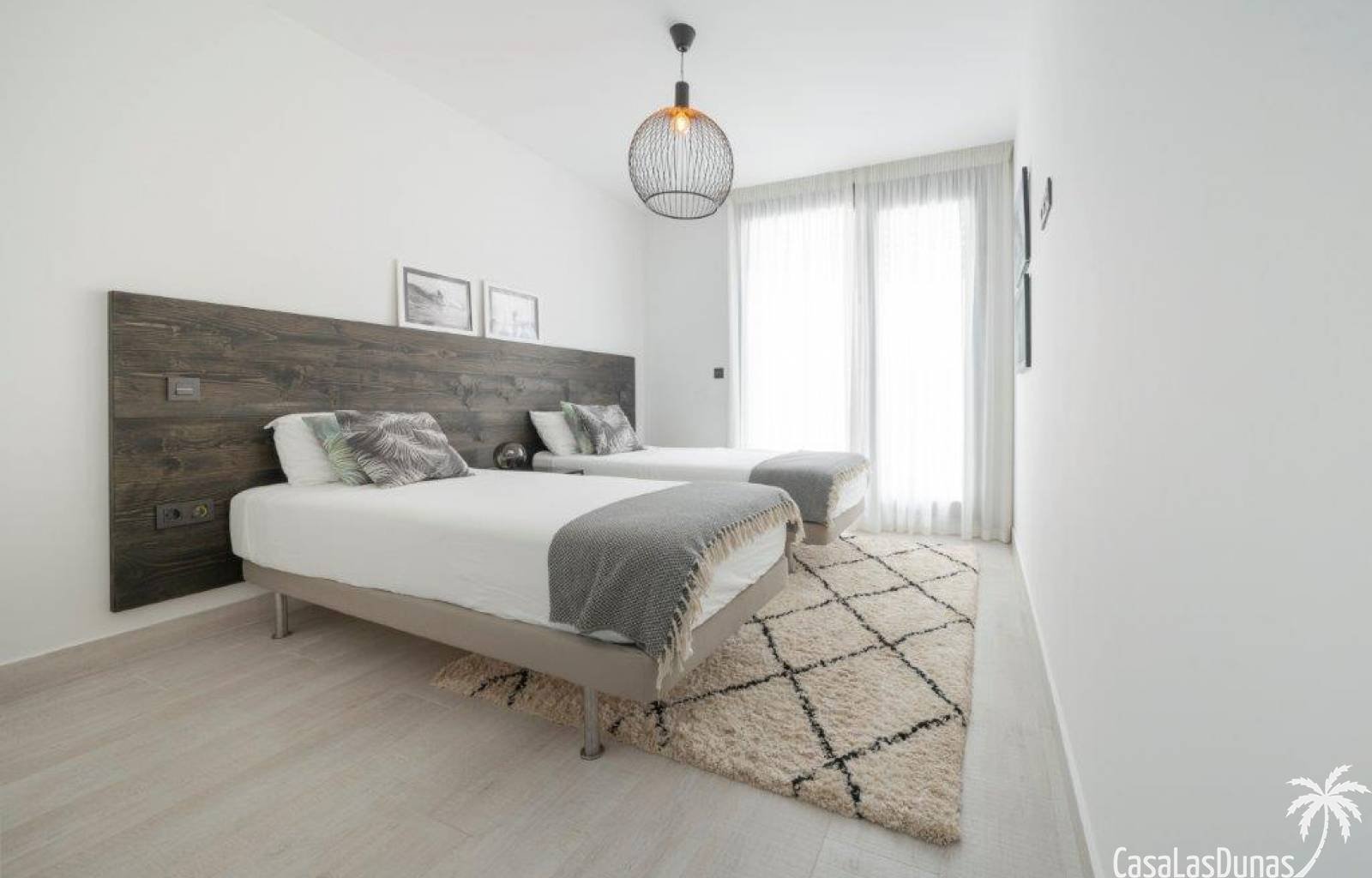  VILLA SUNRISE bietet ein unvergleichliches Urlaubserlebnis für diejenigen, die Luxus und Komfort in einer idyllischen Umgebung suchen. An der wunders