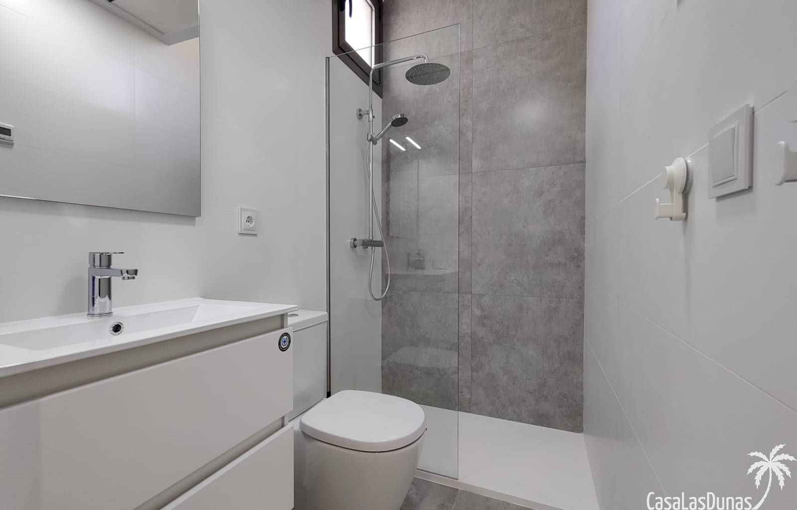  Schöne neue Villa mit privatem Pool. Genießen Sie Luxus und Ruhe in der Villa Diego, bestehend aus 3 Schlafzimmern und 3 Badezimmern, darunter 1 Schl