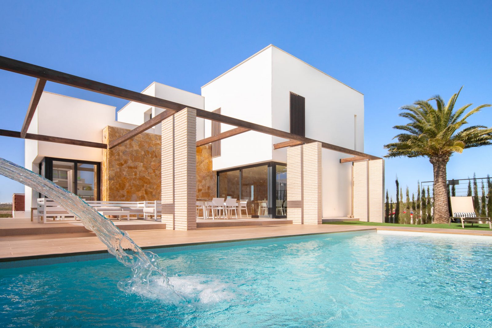  In der wunderschönen Orihuela Costa gelegen, bieten diese exklusiven Villen eine privilegierte Umgebung für diejenigen, die ein Zuhause an der Mittel