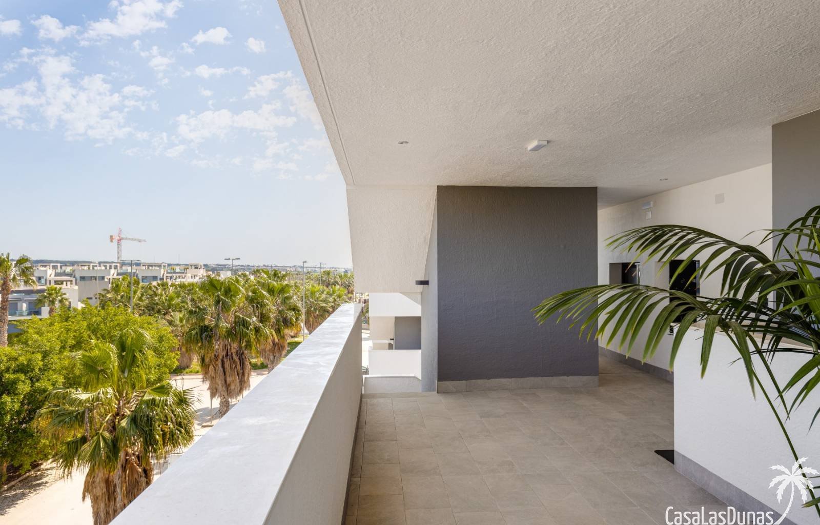  Oasis Beach XV ist ein Komplex von 130 Apartments, die die Wahl zwischen zwei oder drei Schlafzimmern und zwei Badezimmern haben, die um eine große G