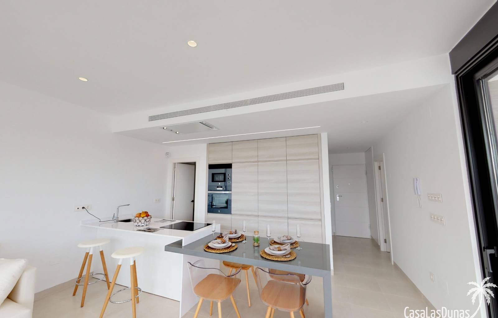  Diese Doppelhaushälften liegen nur 10 Gehminuten vom Strand Mar Menor entfernt. Das Haus ist innen sehr geräumig und verfügt über große Terrassen. Es