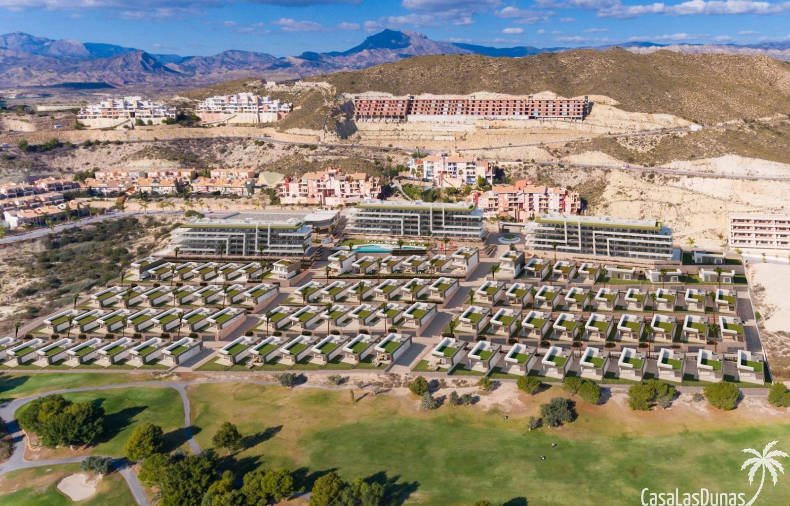  An der Costa Blanca Süd entsteht ein brandneuer Wohnkomplex mit Luxusapartments und -villen. In Phase 1 stehen noch Wohnungen mit 2 oder 3 Schlafzimm