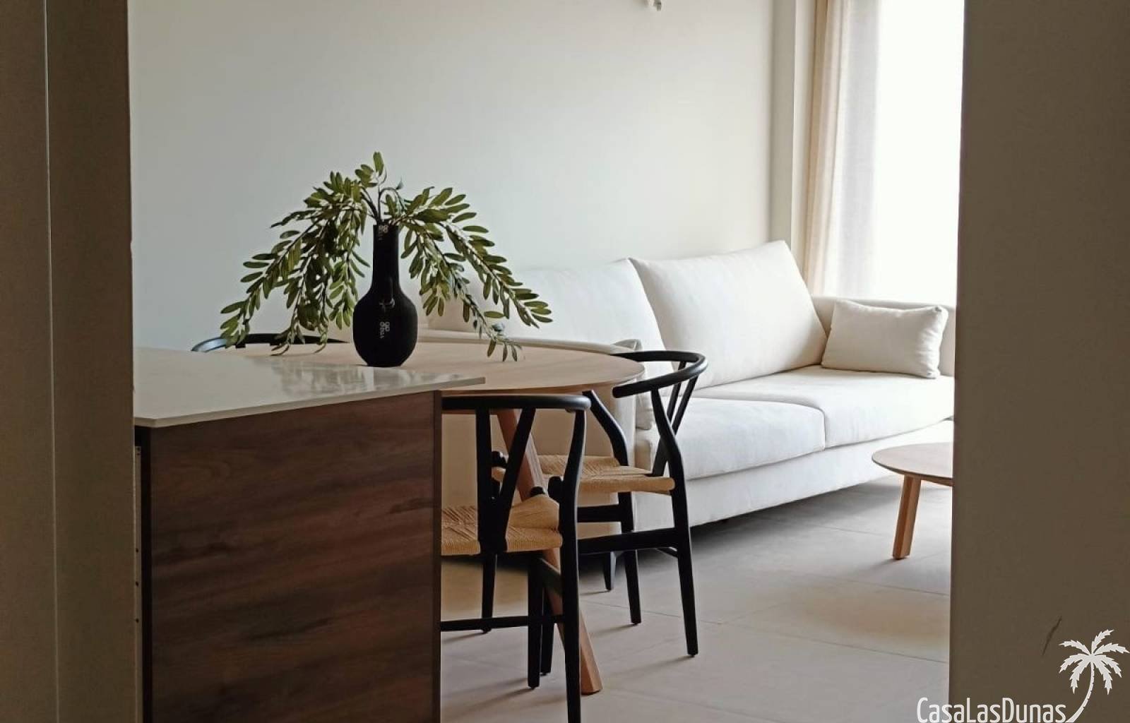  Schöne Apartments mit 2 Schlafzimmern und 2 Bädern in Torrevieja. Im Erdgeschoss und im ersten Stock. Die Häuser befinden sich in bester Lage, nur we