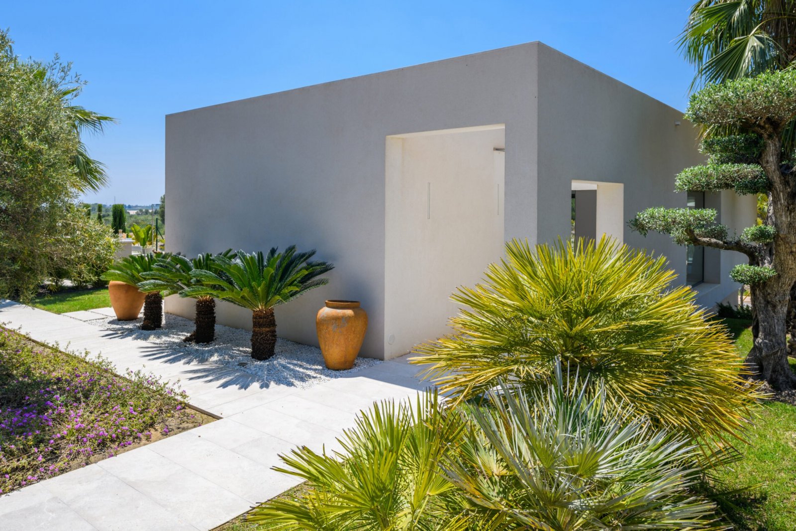  In der exklusiven Gegend von Dehesa de Campoamor gelegen, bietet diese Sammlung von 16 Immobilien eine privilegierte Umgebung für diejenigen, die ein