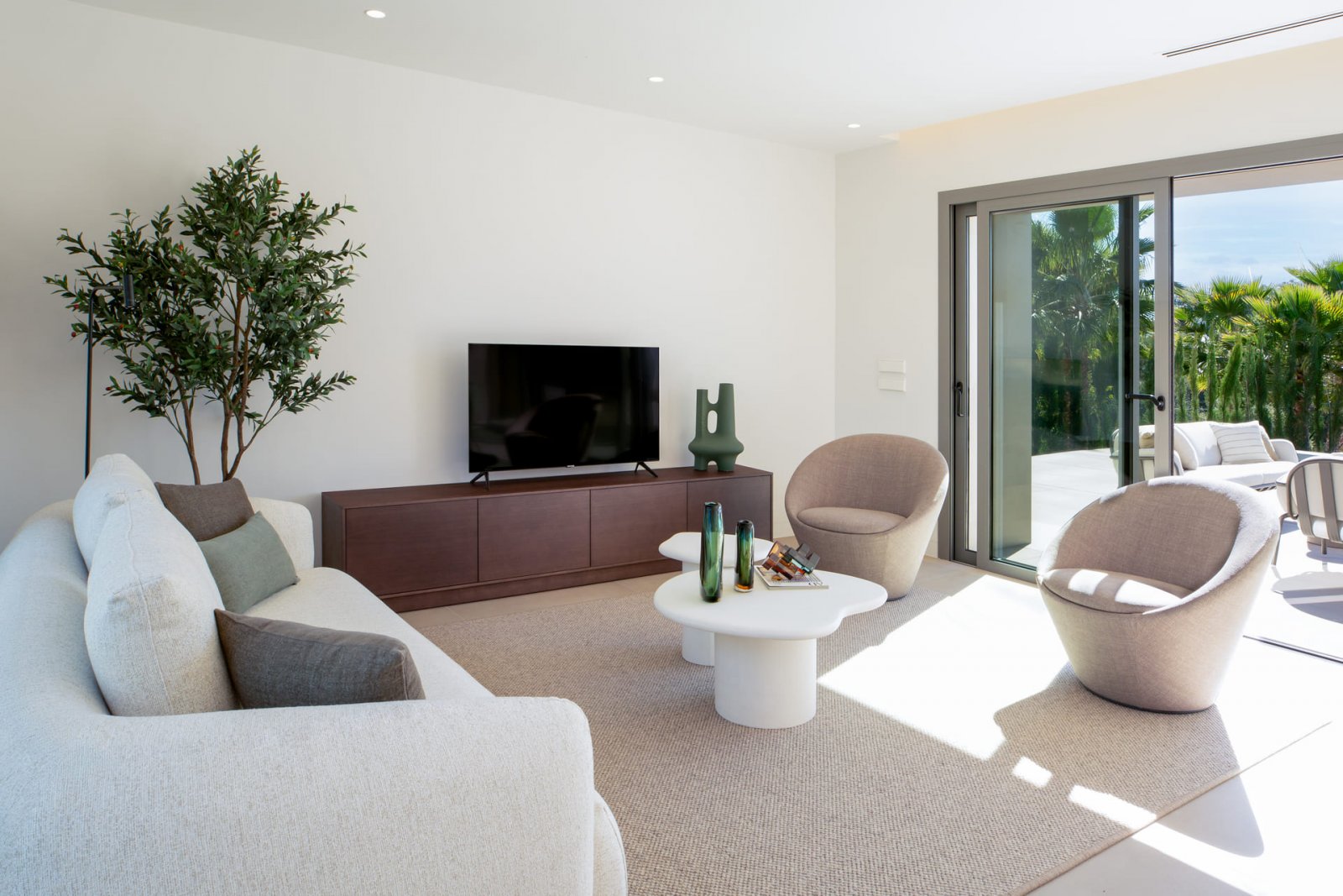  In der exklusiven Gegend von Dehesa de Campoamor gelegen, bietet diese Sammlung von 16 Immobilien eine privilegierte Umgebung für diejenigen, die ein