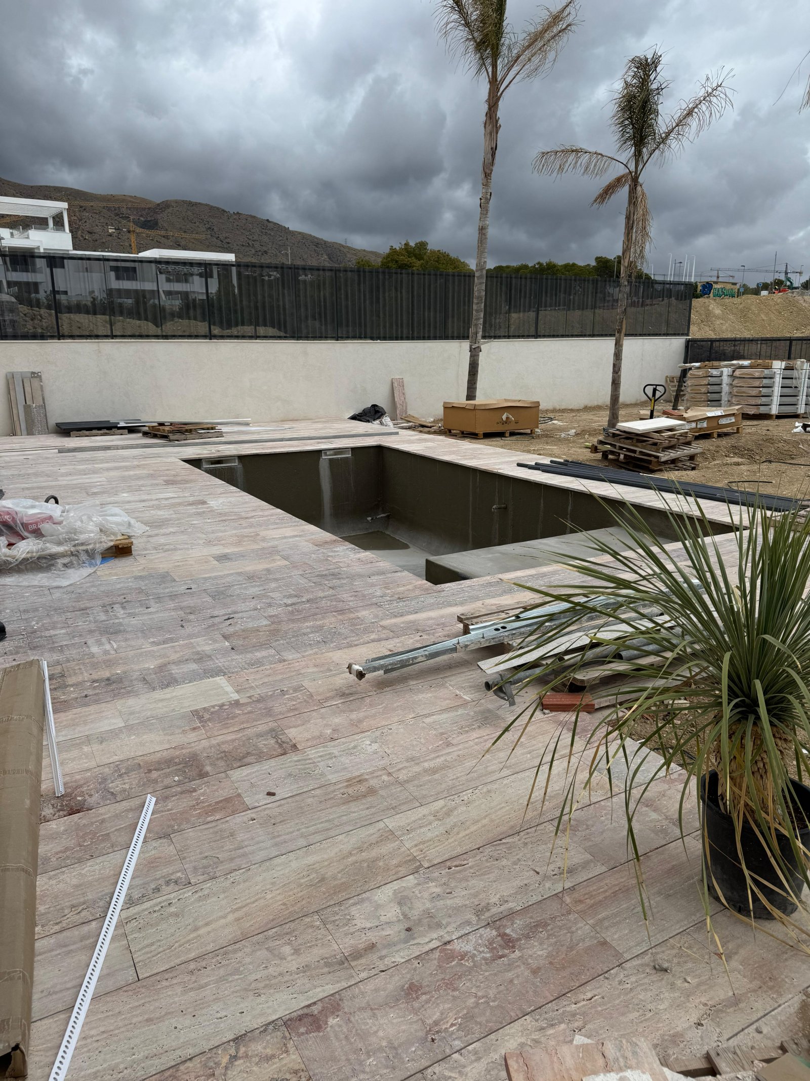  In der charmanten Stadt Finestrat gelegen, bietet diese exklusive Wohnanlage eine Auswahl von 25 Wohnungen, die für maximalen Komfort und Eleganz ent