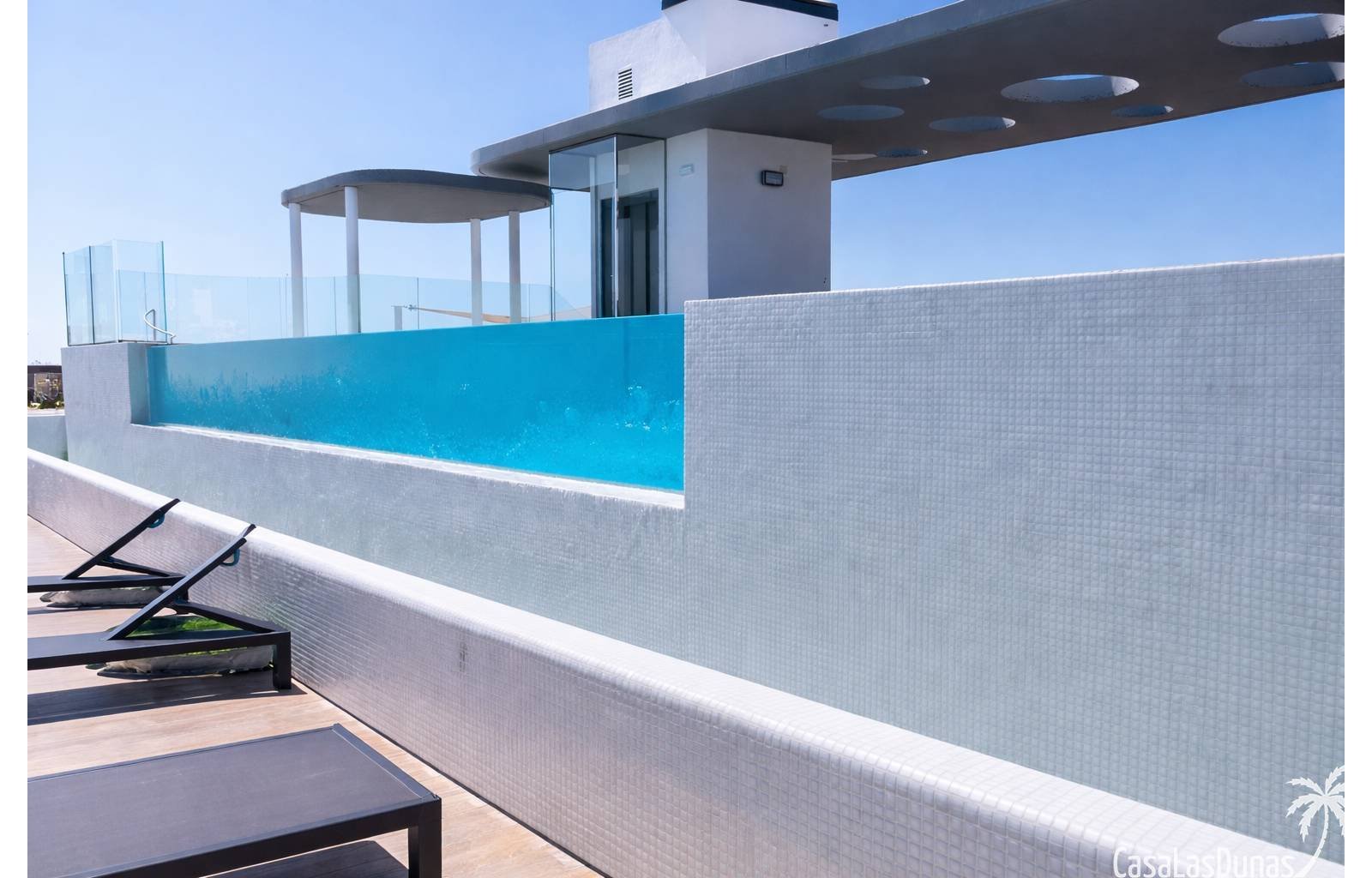  Nur wenige Gehminuten vom Strand entfernt, inmitten der Natur und dennoch in unmittelbarer Nähe zu allen Annehmlichkeiten: Dieses exklusive Neubaupro