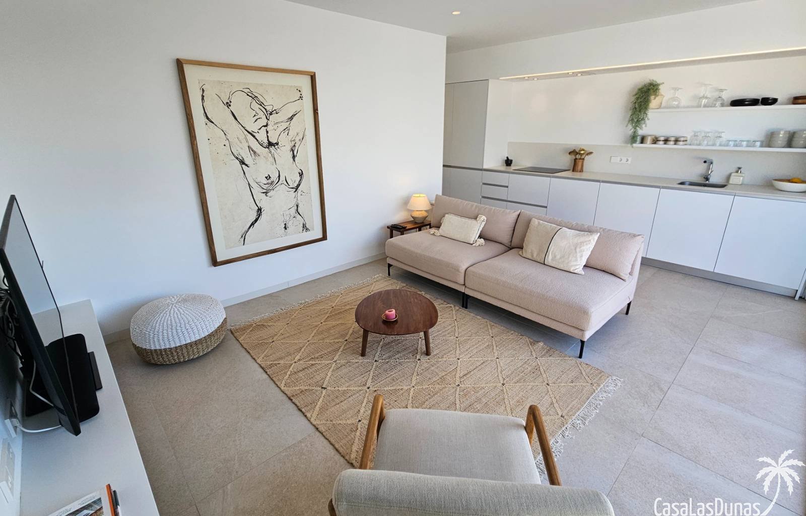  Nur knapp 4 Kilometer vom Mittelmeer entfernt, bietet diese prächtige Wohnung aus dem Jahr 2023 zwei Schlafzimmer, zwei Badezimmer, eine großzügige D