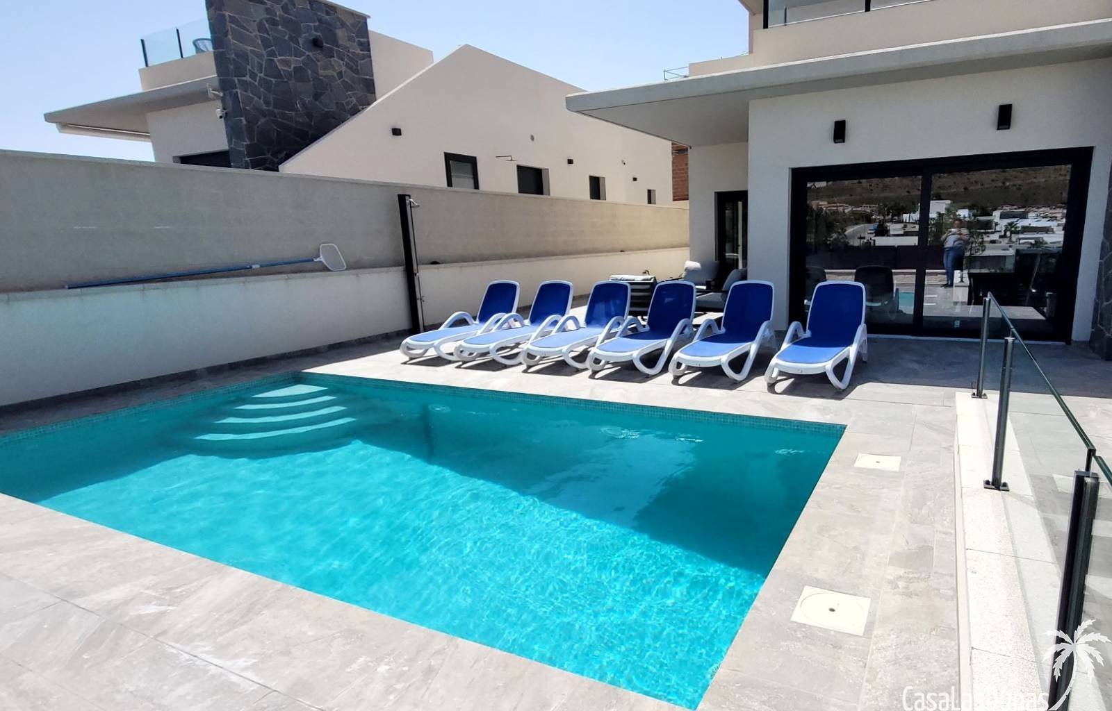  **Achtung! In der Nähe dieser Villa finden derzeit Bauarbeiten statt.
 Diese charmante Villa bietet allen Komfort für einen erholsamen Aufenthalt an 
