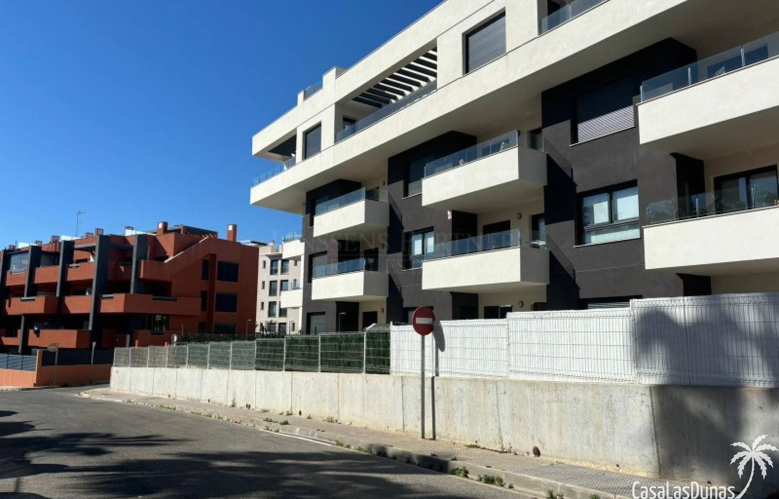 Orihuela Costa:  In einem modernen Neubaukomplex, direkt neben dem Golfplatz Villamartin, befindet sich diese wunderschöne Erdgeschosswohnung mit ca. 97 m². Die Immob 