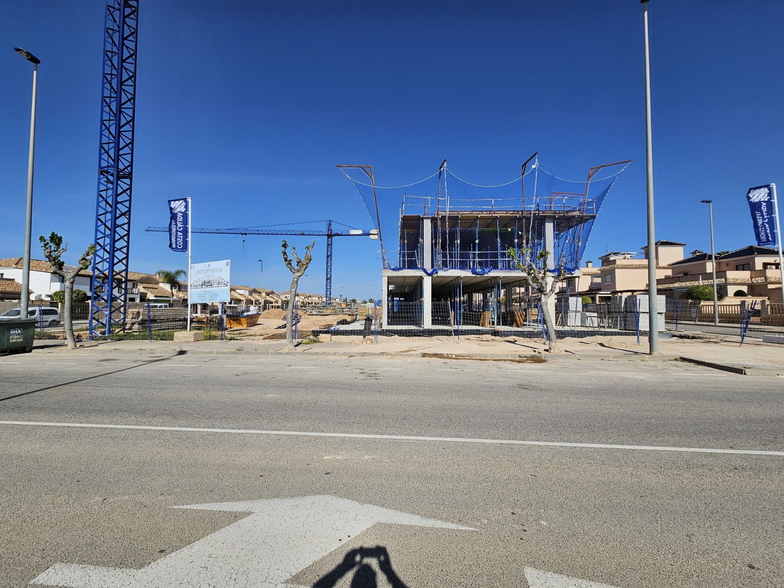  Gelegen im charmanten Torre de la Horadada, bietet diese exklusive Sammlung von 19 Immobilien eine Vielzahl von Wohnmöglichkeiten, die zu verschieden