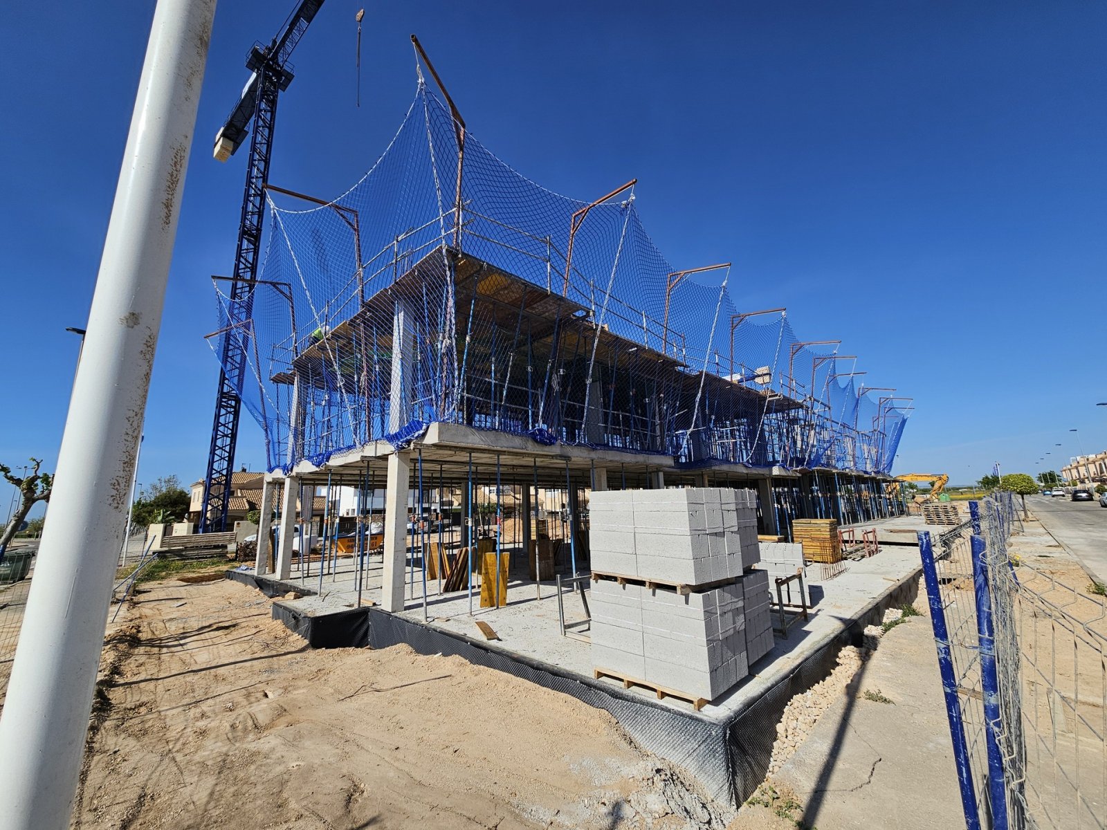  Gelegen im charmanten Torre de la Horadada, bietet diese exklusive Sammlung von 19 Immobilien eine Vielzahl von Wohnmöglichkeiten, die zu verschieden