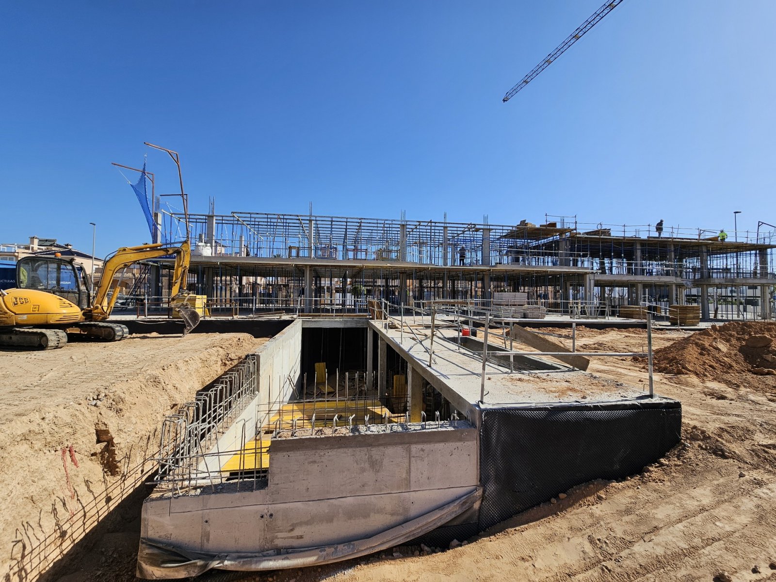  Gelegen im charmanten Torre de la Horadada, bietet diese exklusive Sammlung von 19 Immobilien eine Vielzahl von Wohnmöglichkeiten, die zu verschieden