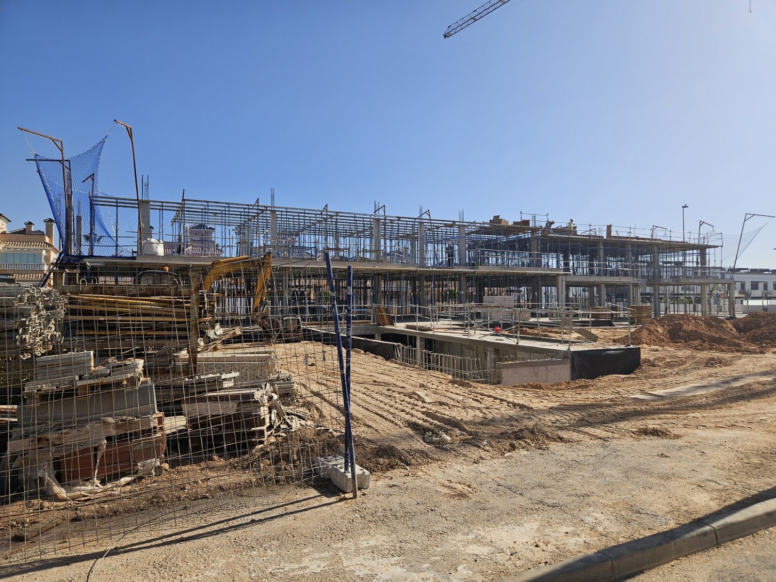  Gelegen im charmanten Torre de la Horadada, bietet diese exklusive Sammlung von 19 Immobilien eine Vielzahl von Wohnmöglichkeiten, die zu verschieden