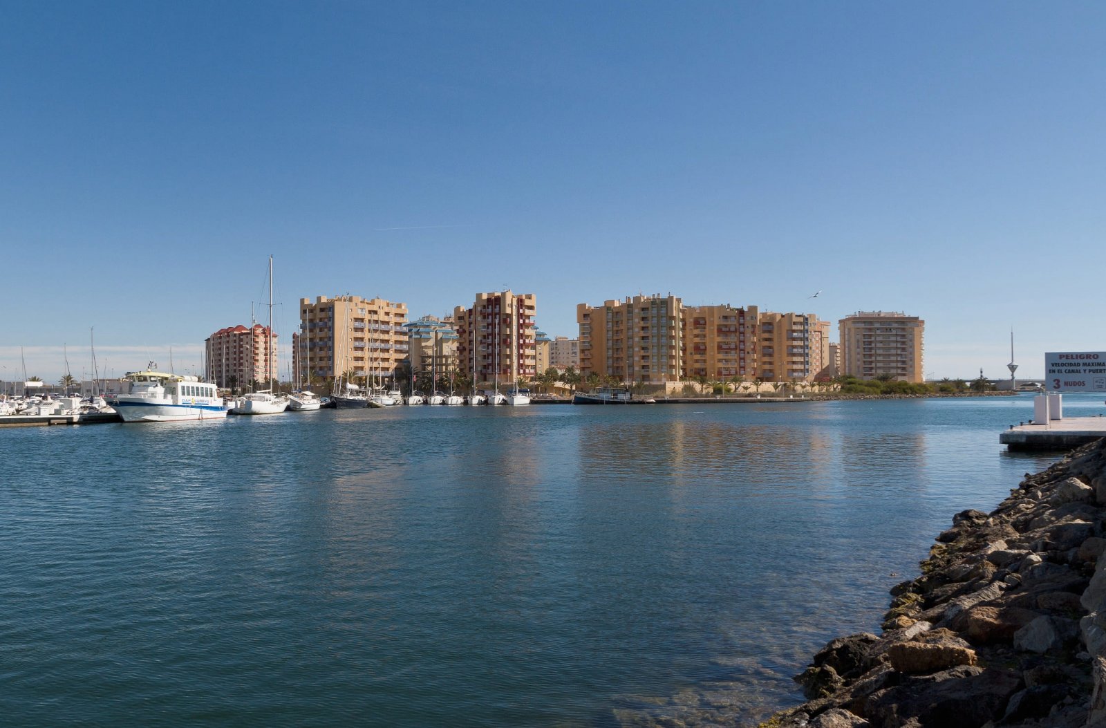  In der schönen Region Murcia gelegen, bietet diese Wohnanlage eine Auswahl von 49 Wohnungen, die für unterschiedliche Bedürfnisse konzipiert sind. Di