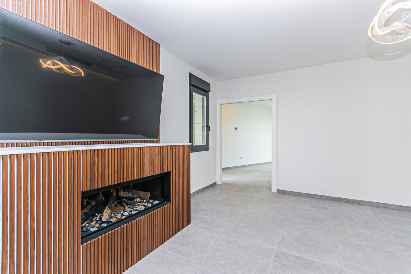  Wir präsentieren Ihnen diese exklusive Luxusimmobilie in einer der begehrtesten Gegenden von San Pedro del Pinatar, umgeben von allen Annehmlichkeite