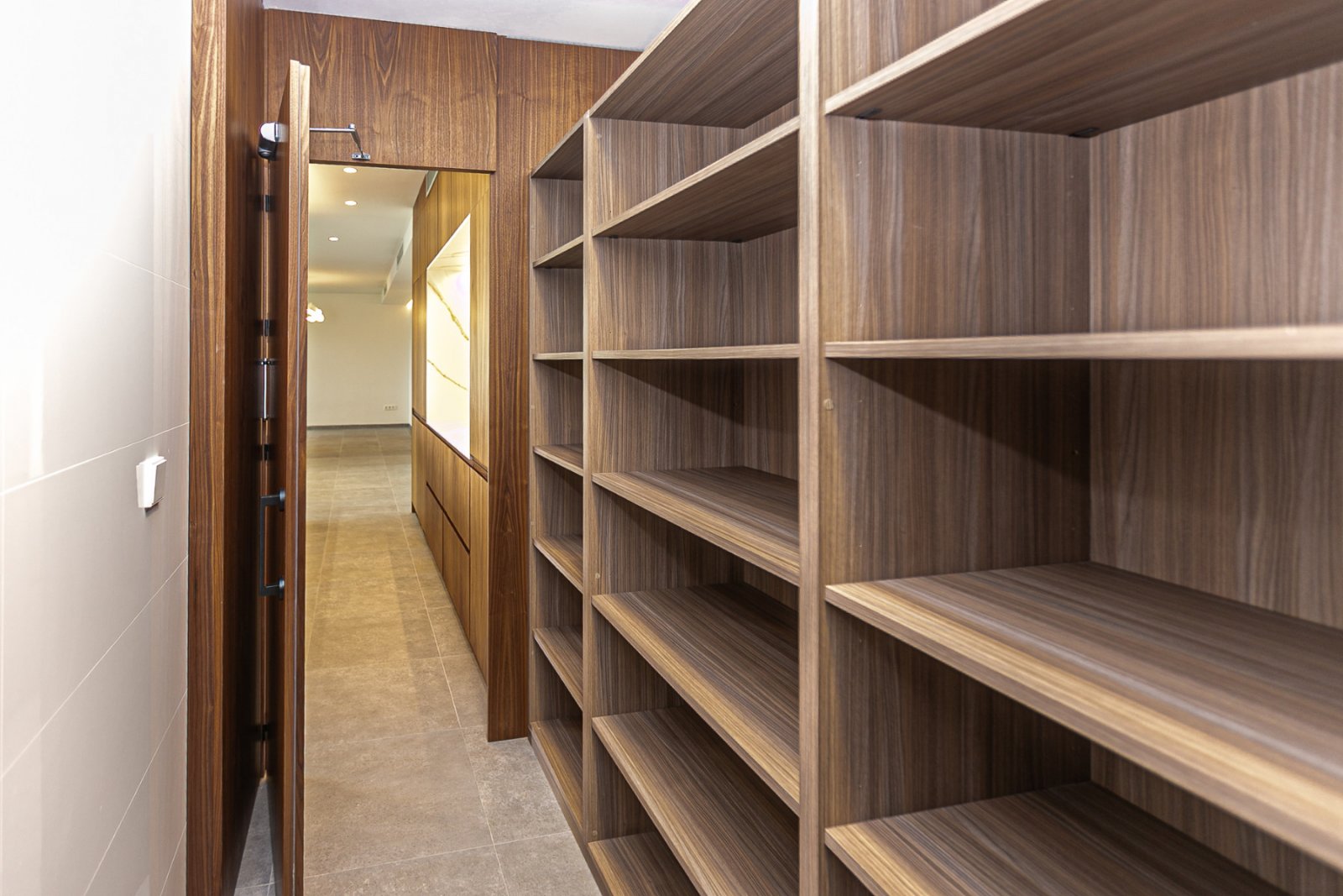  Wir präsentieren Ihnen diese exklusive Luxusimmobilie in einer der begehrtesten Gegenden von San Pedro del Pinatar, umgeben von allen Annehmlichkeite