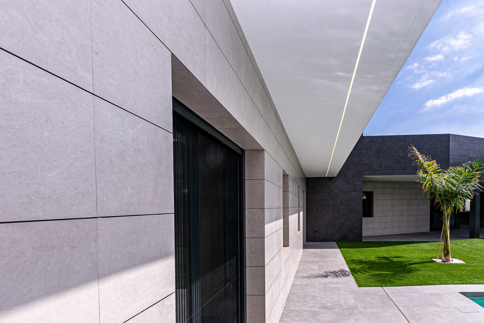  Wir präsentieren Ihnen diese exklusive Luxusimmobilie in einer der begehrtesten Gegenden von San Pedro del Pinatar, umgeben von allen Annehmlichkeite