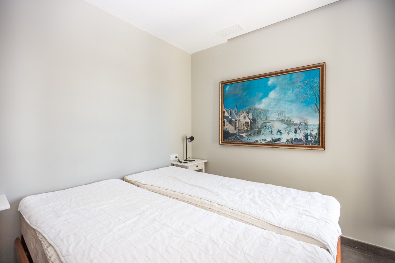  Erleben Sie luxuriöses Leben an der Küste in diesem atemberaubenden Penthouse-Wohnung zum Verkauf in der begehrten Gegend von Villamartin. Eigentlich