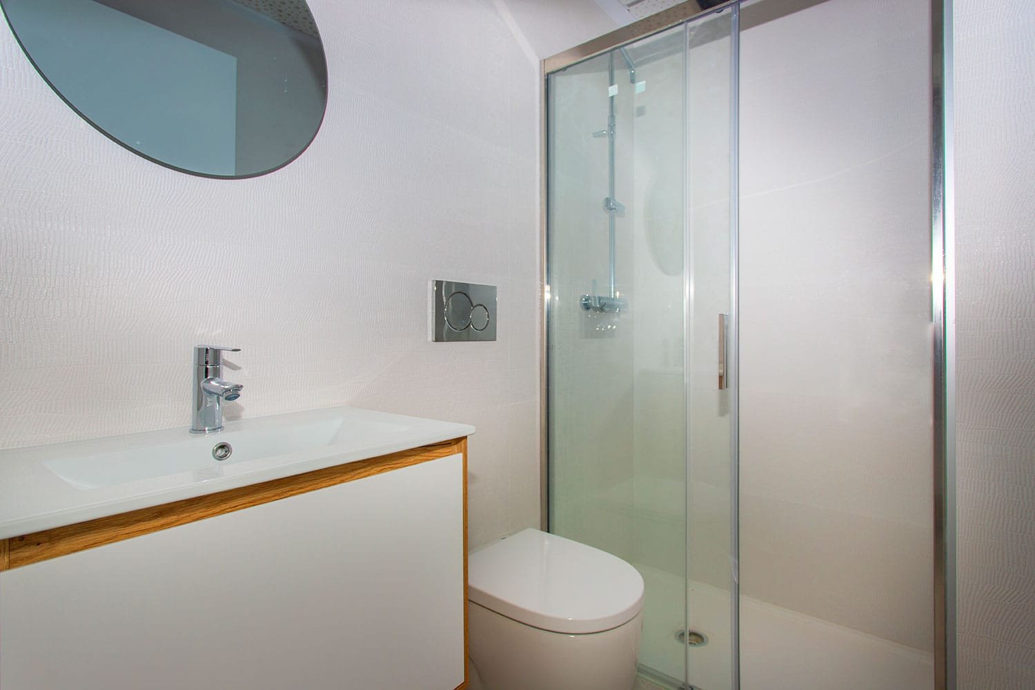  Neubauwohnung in Torrevieja zu verkaufen. Die Wohnung im dritten Stock bietet 2 geräumige Schlafzimmer, 2 Badezimmer (eins davon Ensuite), einen offe