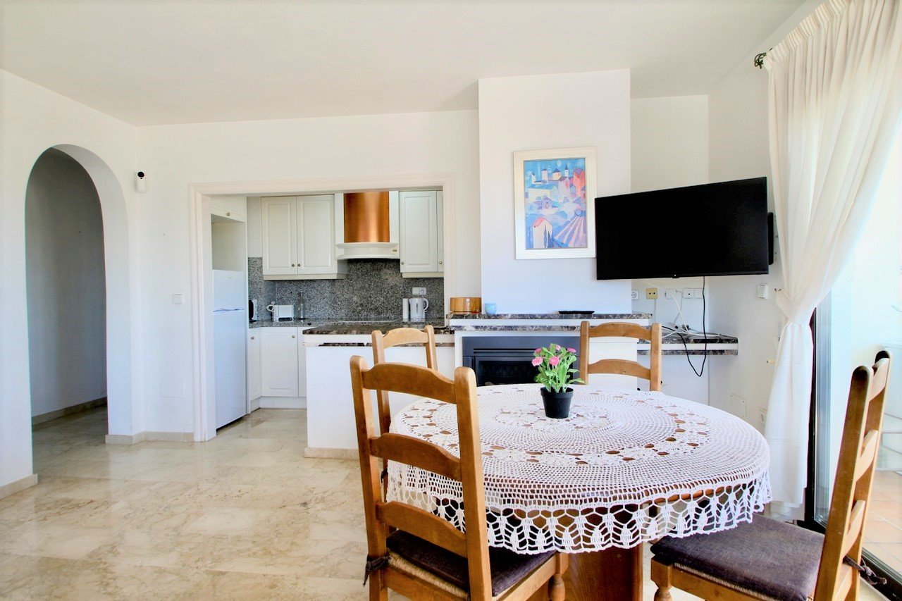   Large and bright apartment located in Las Ramblas, Orihuela Costa&amp;#13;&amp;#13;
Bright and well maintained apartment with views over f