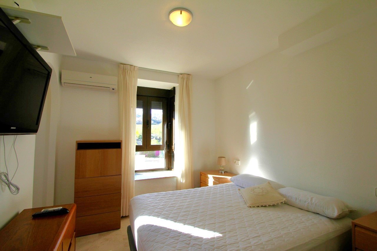   Large and bright apartment located in Las Ramblas, Orihuela Costa&amp;#13;&amp;#13;
Bright and well maintained apartment with views over f
