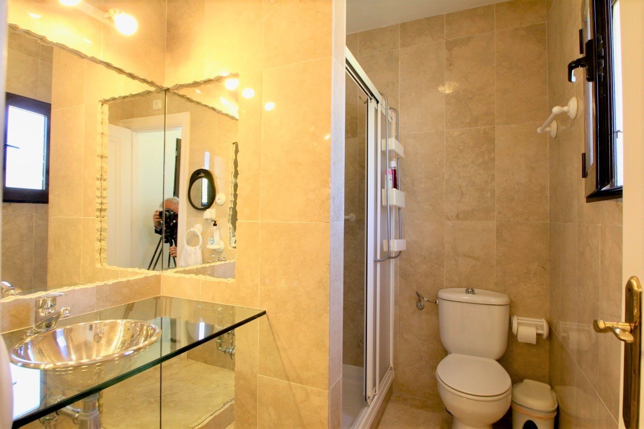   Large and bright apartment located in Las Ramblas, Orihuela Costa&amp;#13;&amp;#13;
Bright and well maintained apartment with views over f