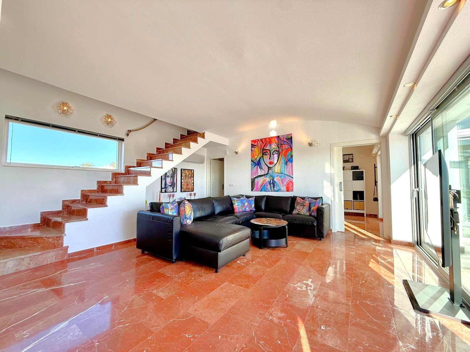   A 132 m2, large, bright and well distributed 3 bed 3 bath property.&amp;#13;&amp;#13;
The stunning entrance hall is followed by an approxi