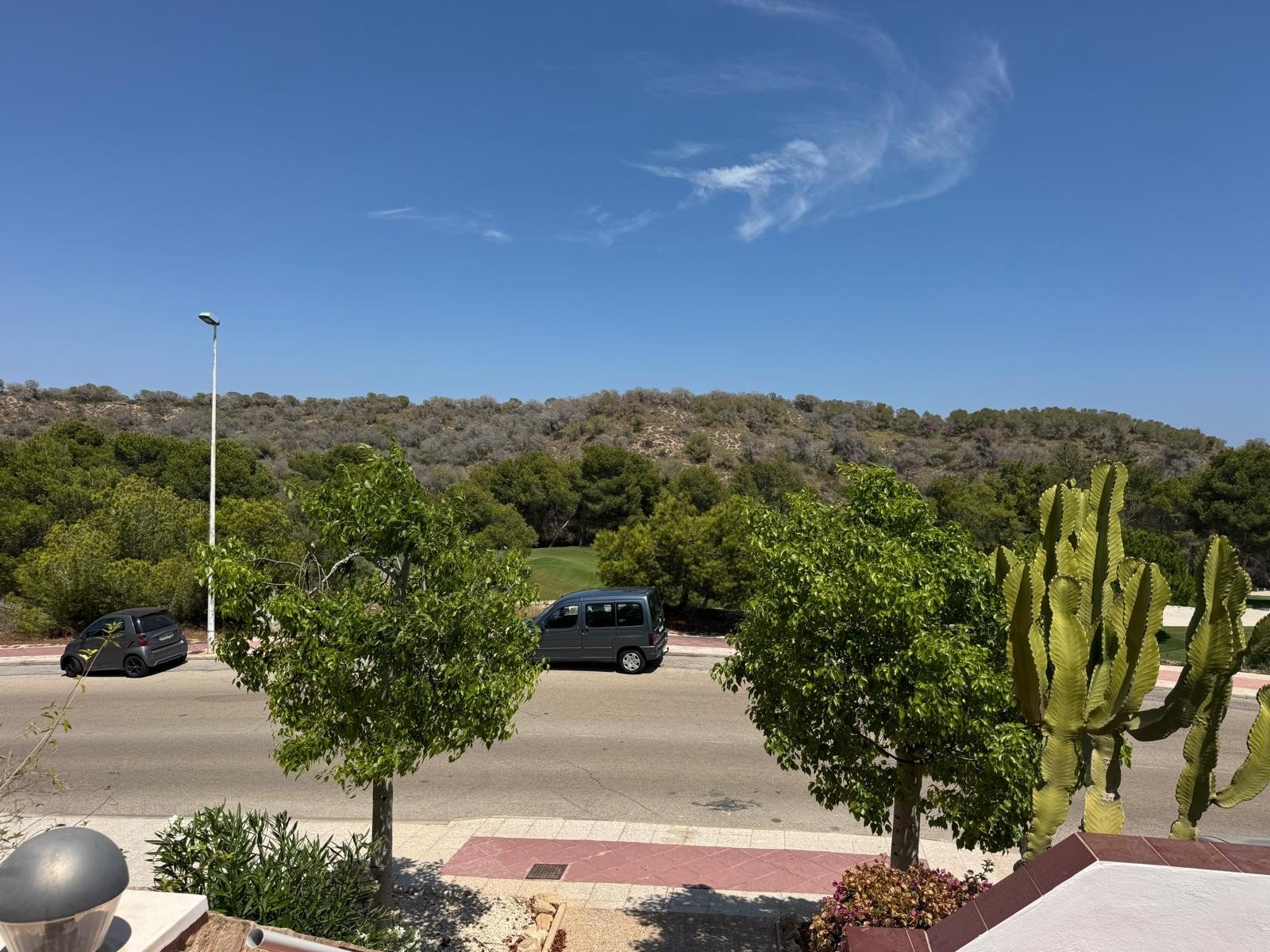   This beautifully maintained Claveles-style apartment is presented in immaculate condition and offers generous indoor and outdoor living spaces. Boas