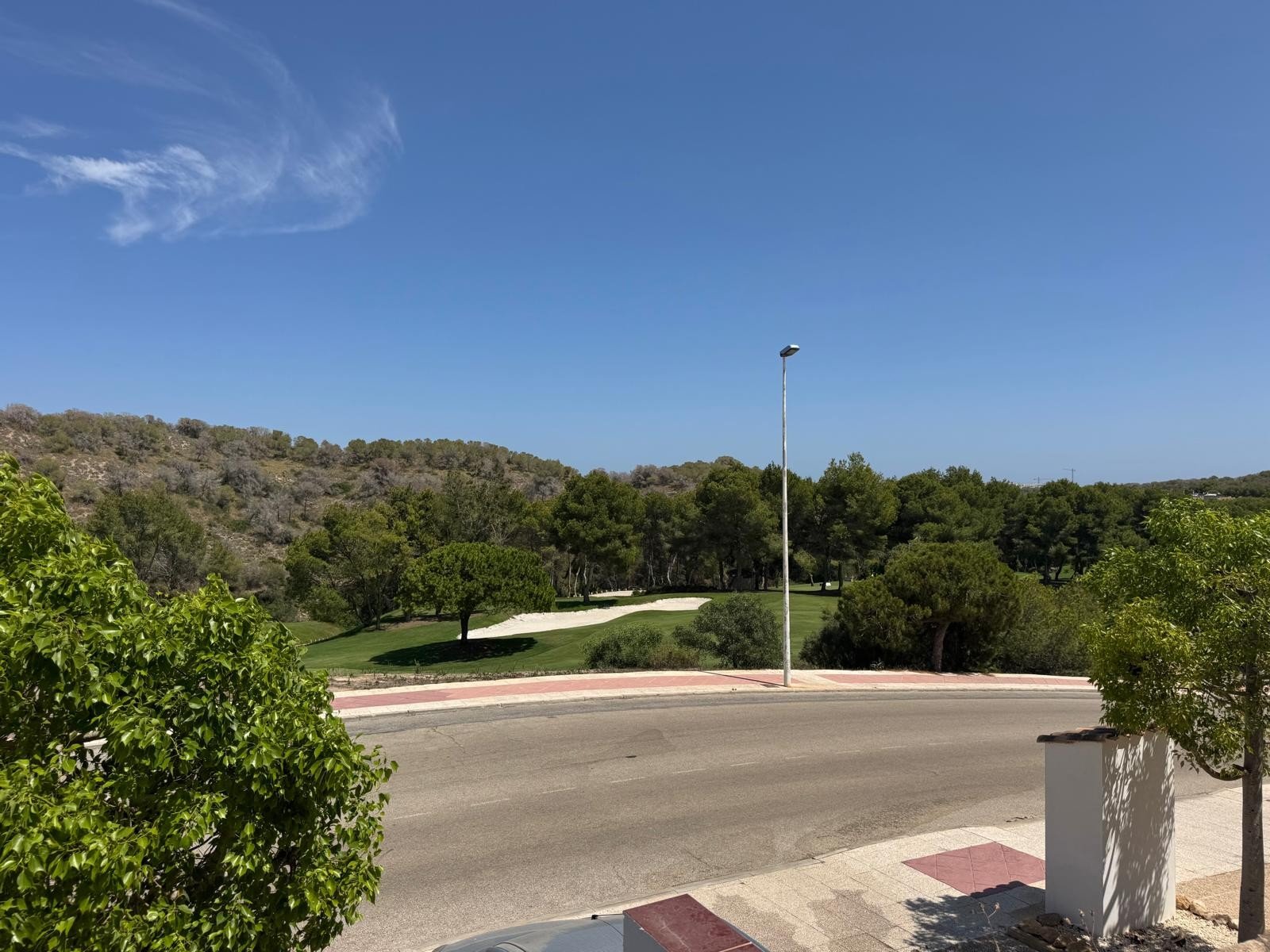   This beautifully maintained Claveles-style apartment is presented in immaculate condition and offers generous indoor and outdoor living spaces. Boas