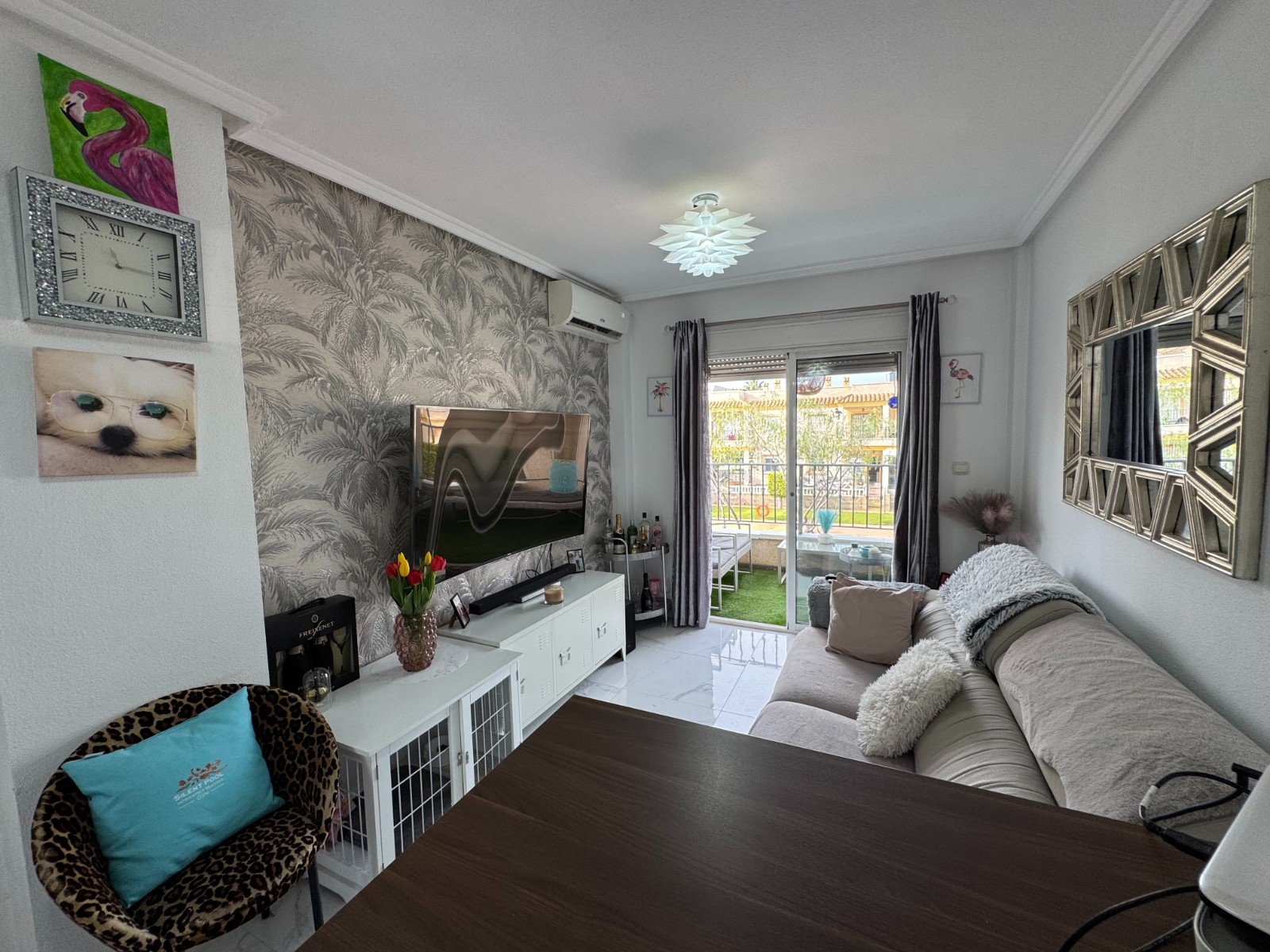   Do not miss this opportunity to acquire a wonderful first-floor apartment in the highly sought-after area of St James Hill. Ideally positioned withi