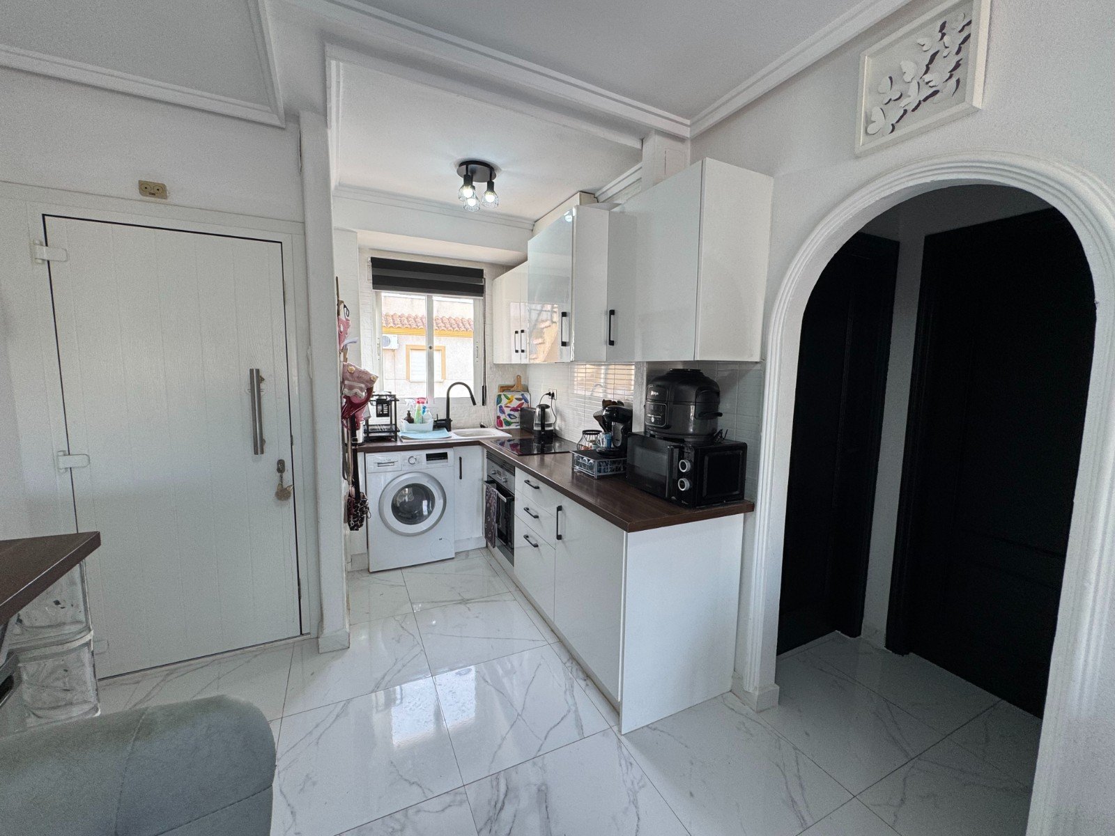   Do not miss this opportunity to acquire a wonderful first-floor apartment in the highly sought-after area of St James Hill. Ideally positioned withi