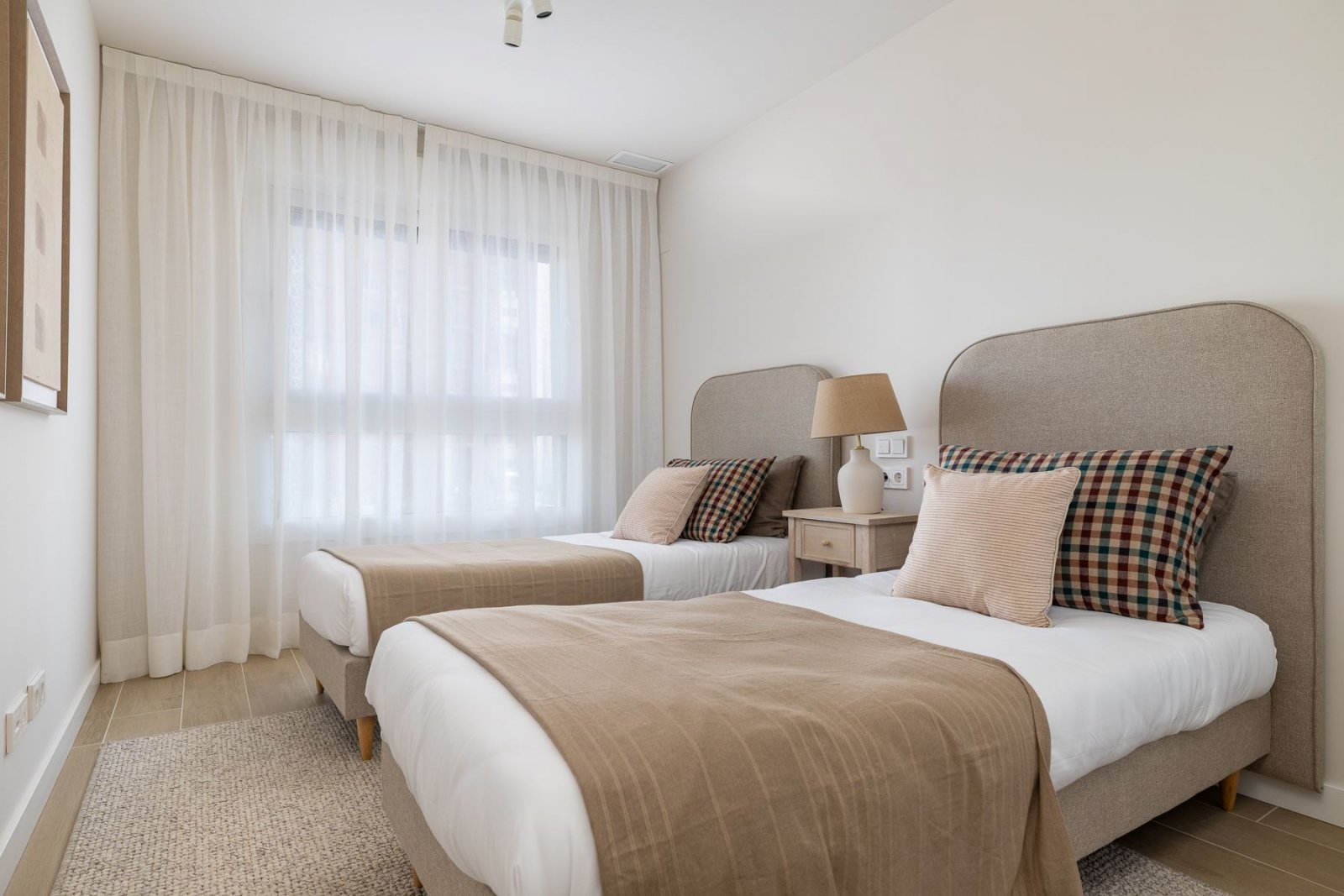  In der wunderschönen Stadt Calpe gelegen, bietet diese exklusive Wohnanlage eine Auswahl von 31 hochwertigen Wohnungen, darunter Apartments und Penth