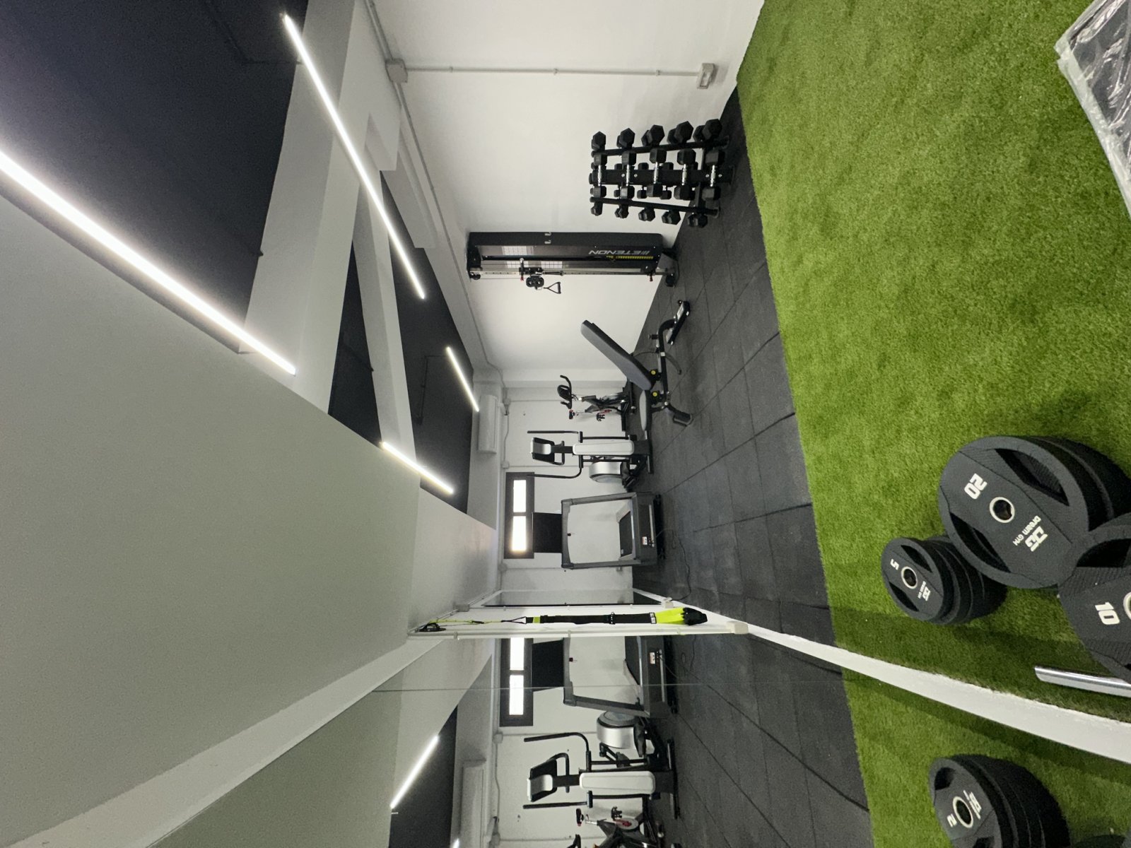  In der charmanten Stadt Pilar de la Horadada gelegen, bietet diese Wohnanlage eine Auswahl von 23 Bungalows, die Komfort und Stil bieten. Die Typolog