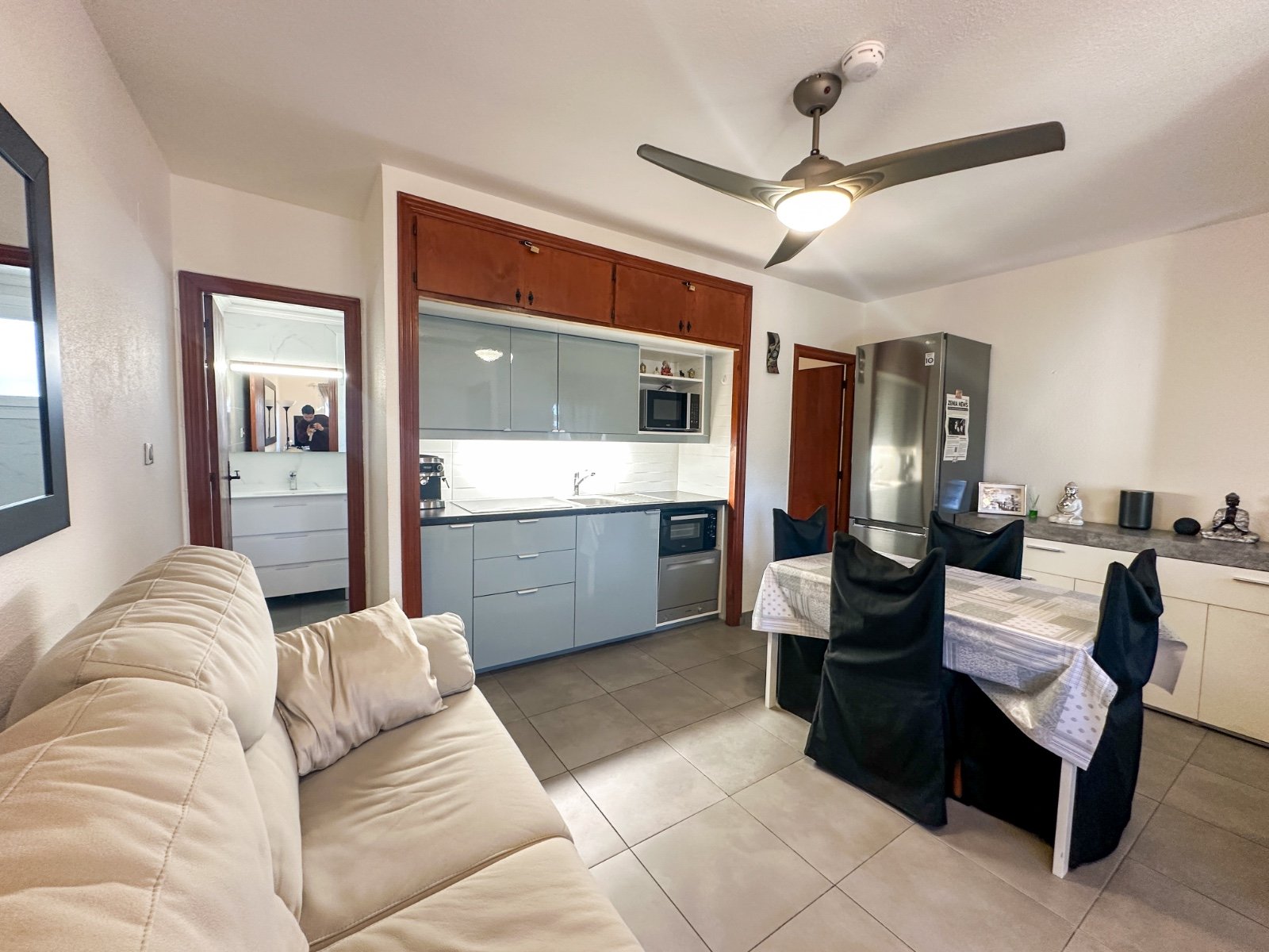  Diese wunderschön renovierte 1-Zimmer-Wohnung im Mirador del Mediterráneo in Villamartín bietet eine perfekte Kombination aus Komfort und Bequemlichk